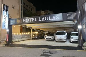 Alojamiento - Hotel Laglas Asan