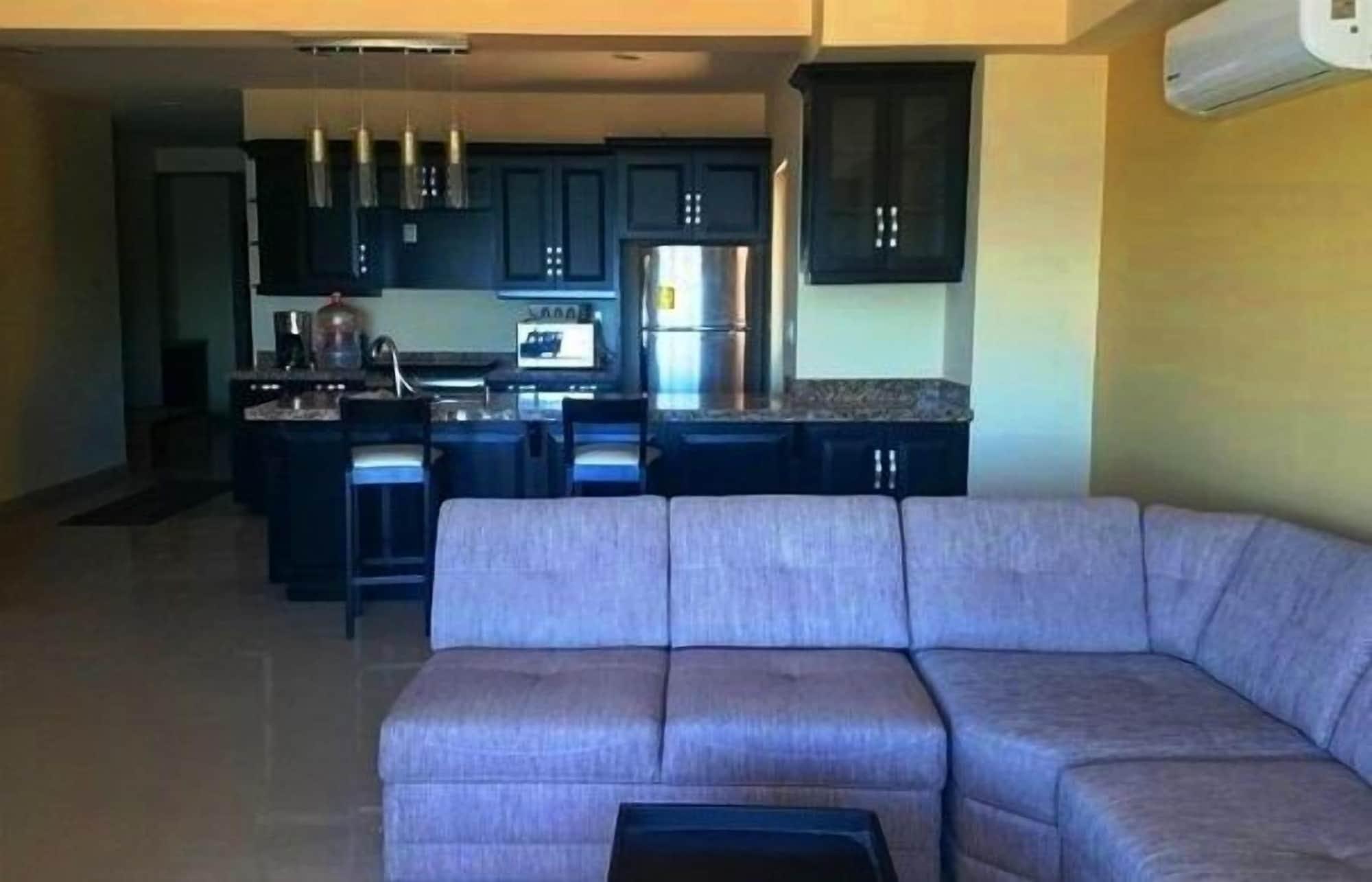 Varios Condo Sam 301