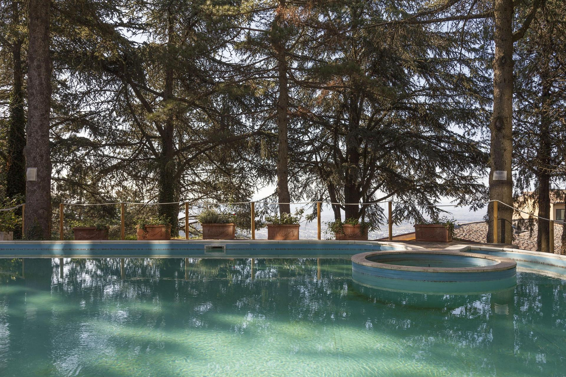 Varios Bluebay Colle Della Trinità Perugia