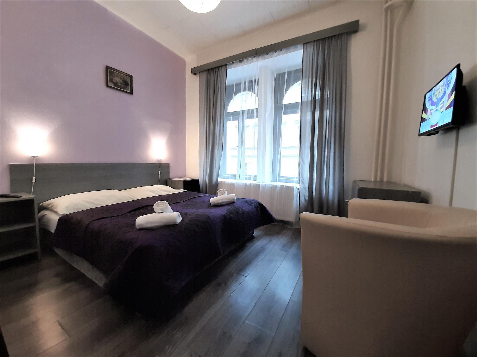 Varios Hotel Olga