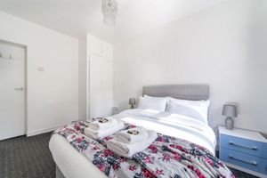 Alquiler Vacacional - Hidden Gem, Bright 1BR flat w/Patio in Lambeth