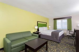 Alojamiento - AmericInn by Wyndham Delafield