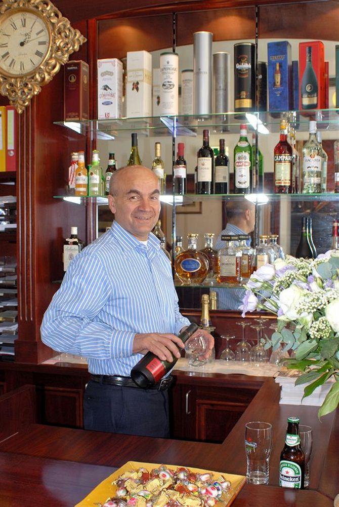 Bar/Salón Alexander
