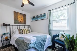 Alquiler Vacacional - Cozy Private & Spacious  6-bedroom Duplex with Parking in charming Evanston