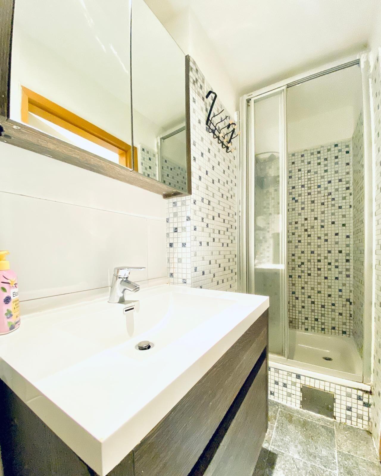 Equipamiento de Habitación Cozy 1BR Apartment Near Danube River