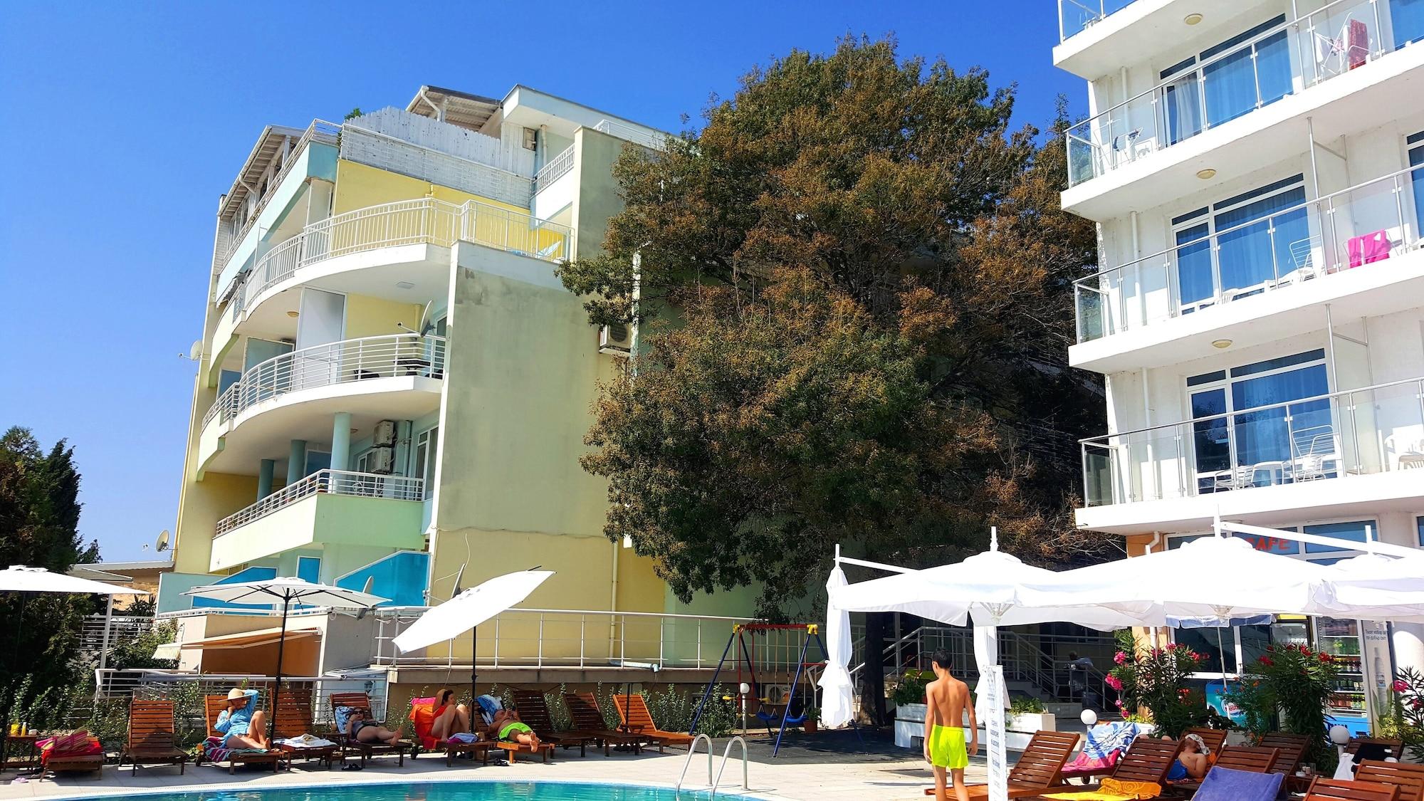 Vista Exterior Perla Apartments