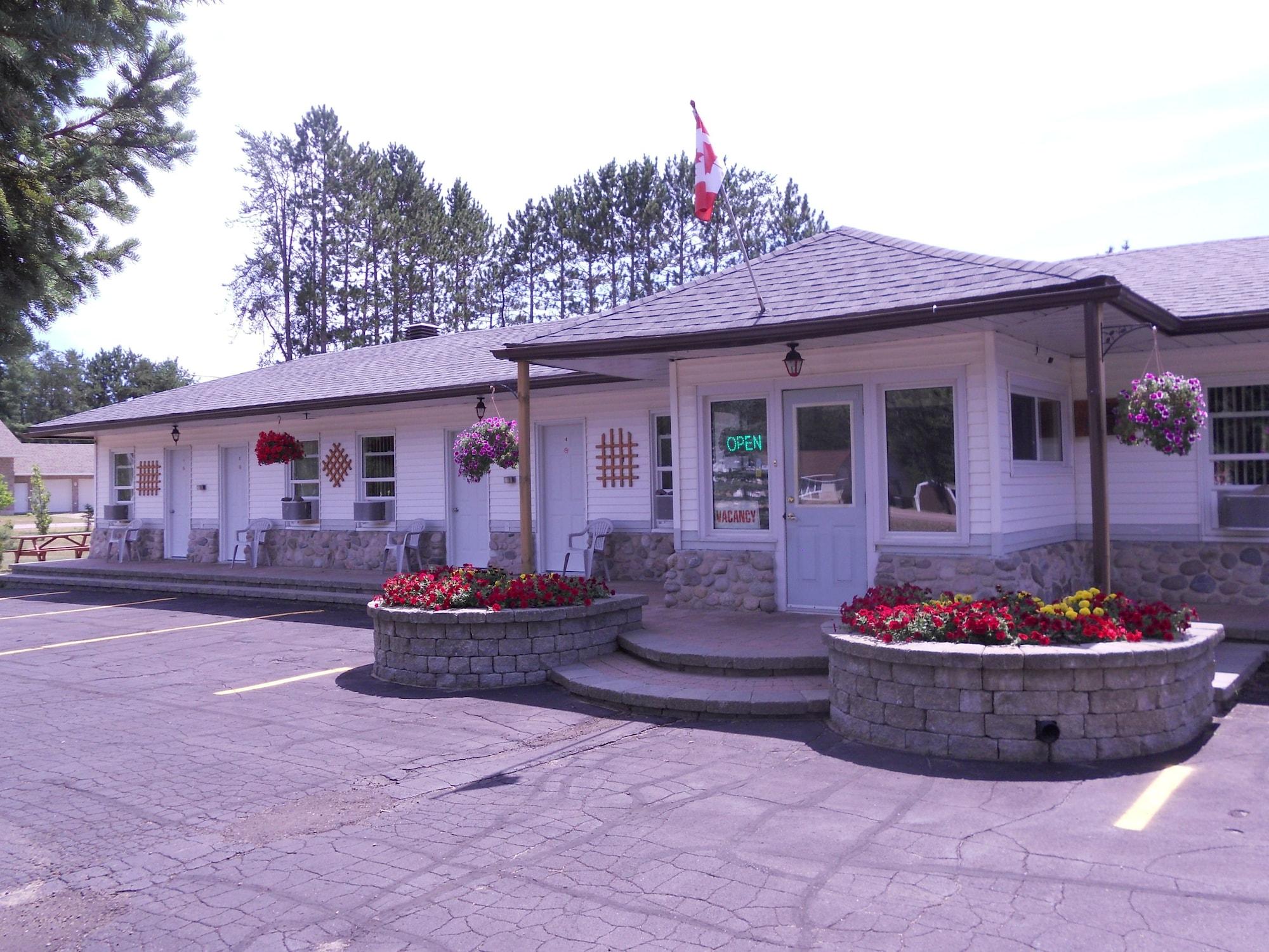 Vista Exterior Deep River Motel