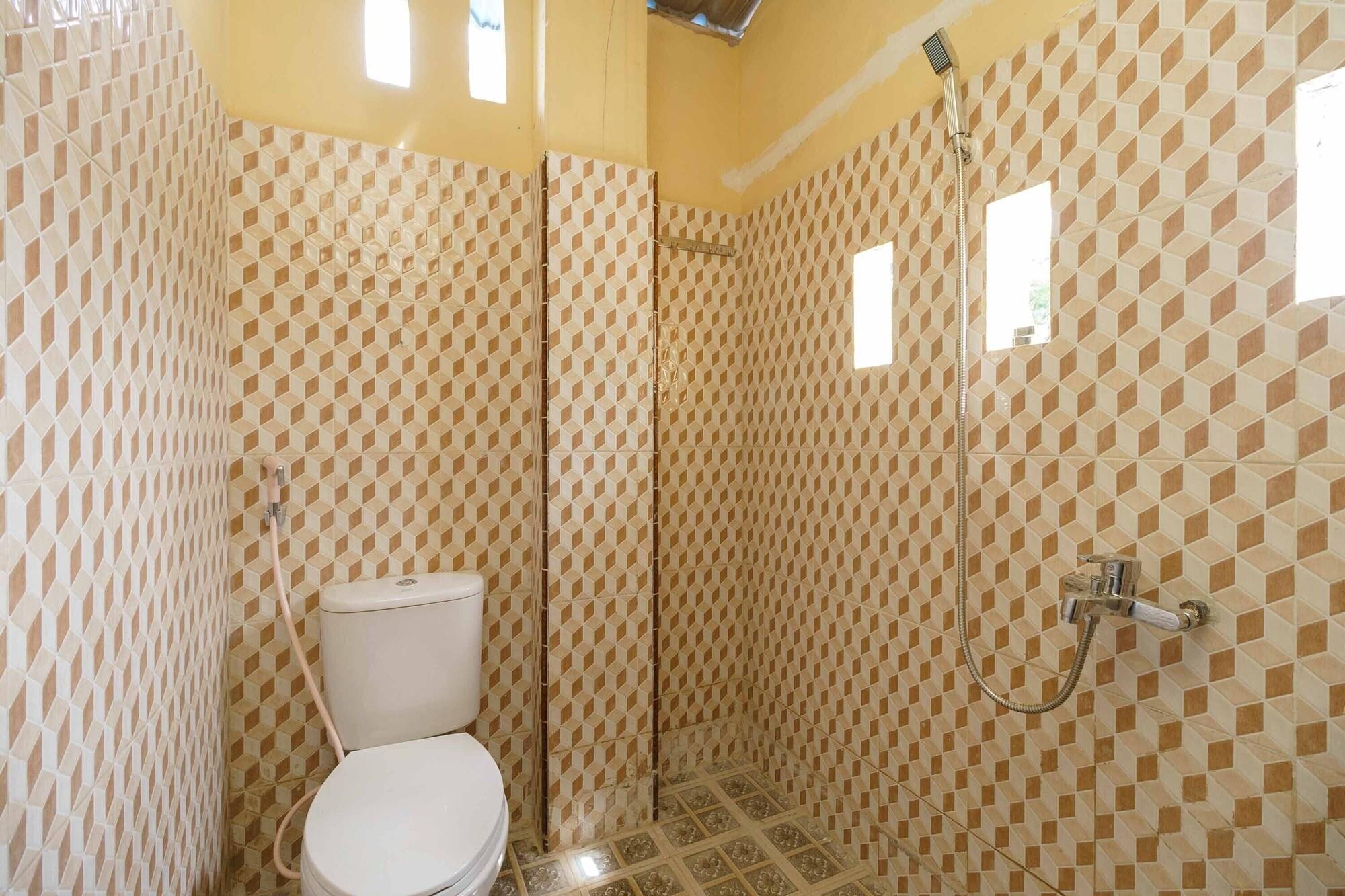 Equipamiento de Habitación RedDoorz Syariah near Stasiun Kereta Api Kisaran