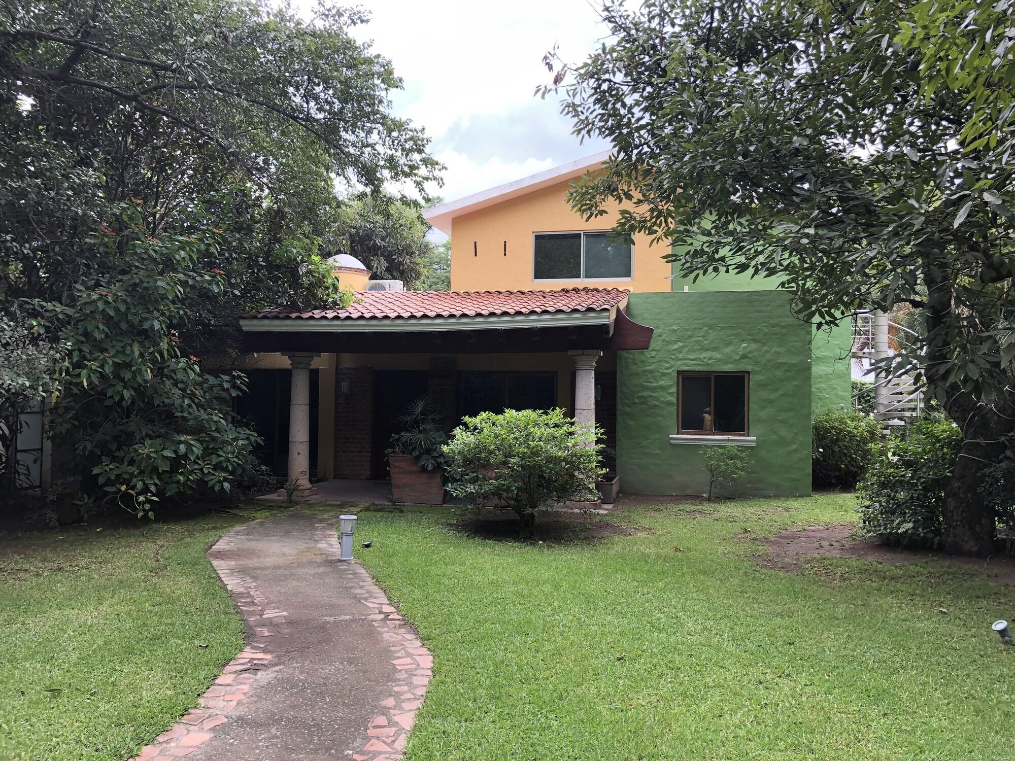 Varios El Jardín De En Medio