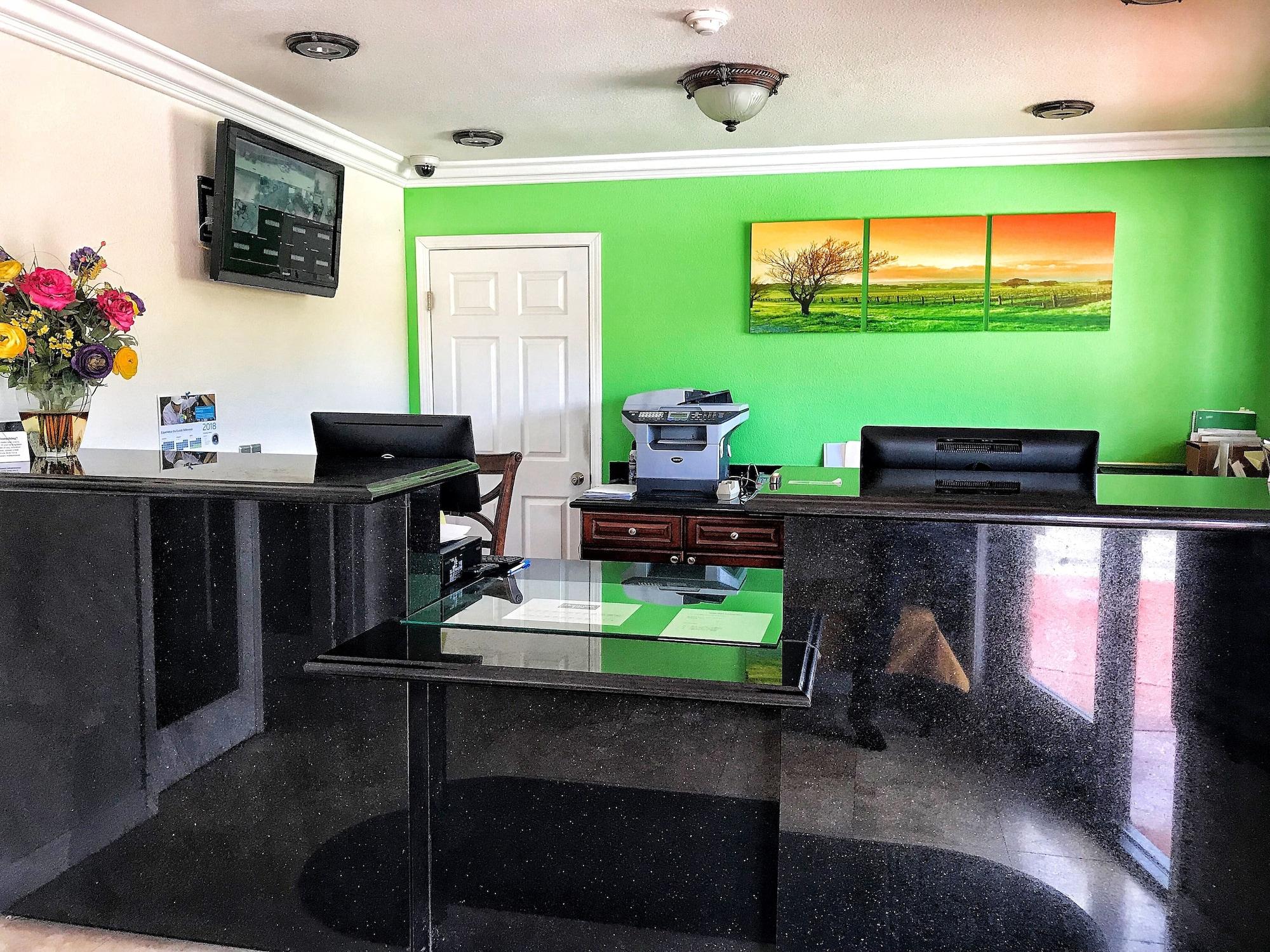 Vista Lobby Rodeway Inn Adelanto US 395