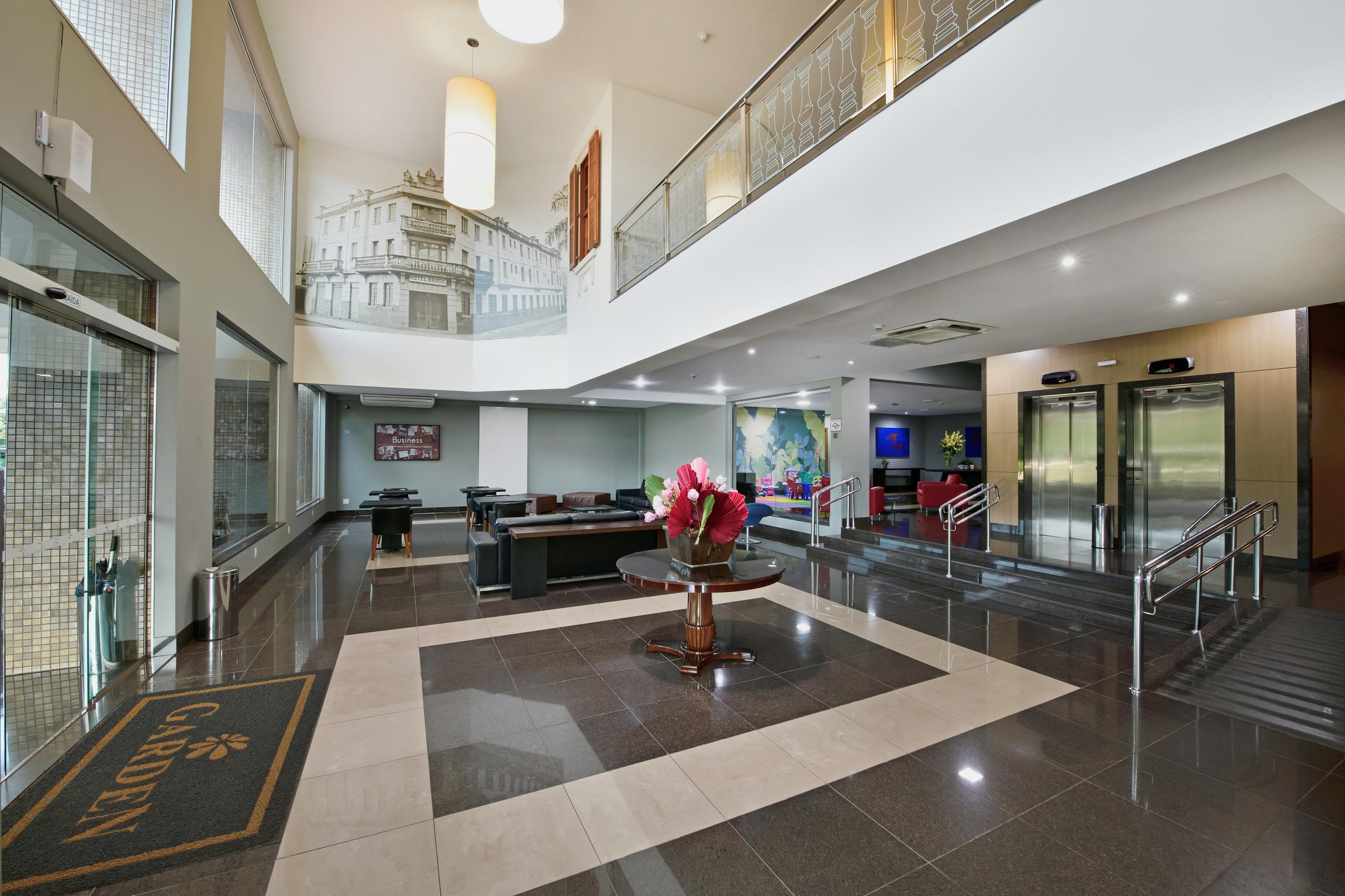Vista Lobby Garden Hotel