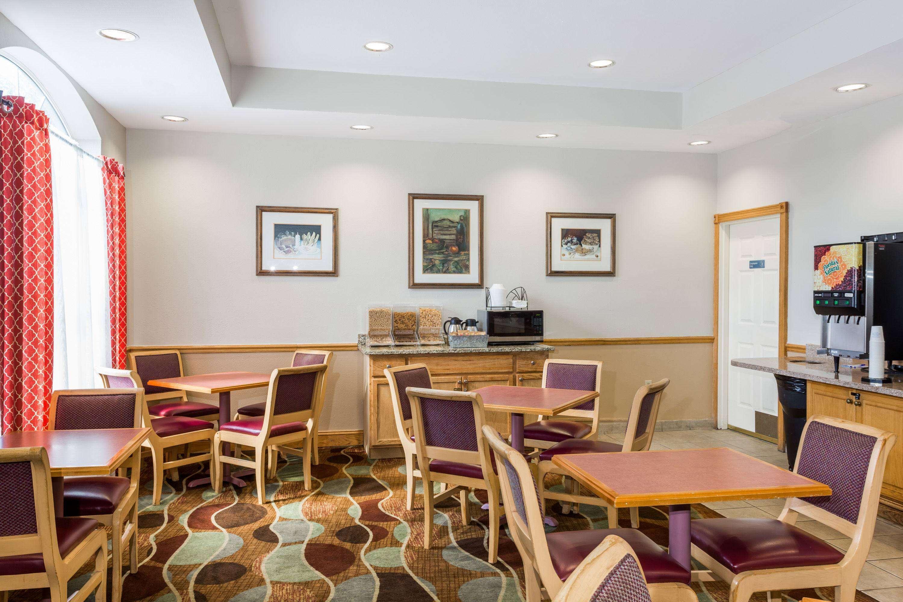 Restaurant Baymont Inn & Suites by Wyndham Fort Myers I-75