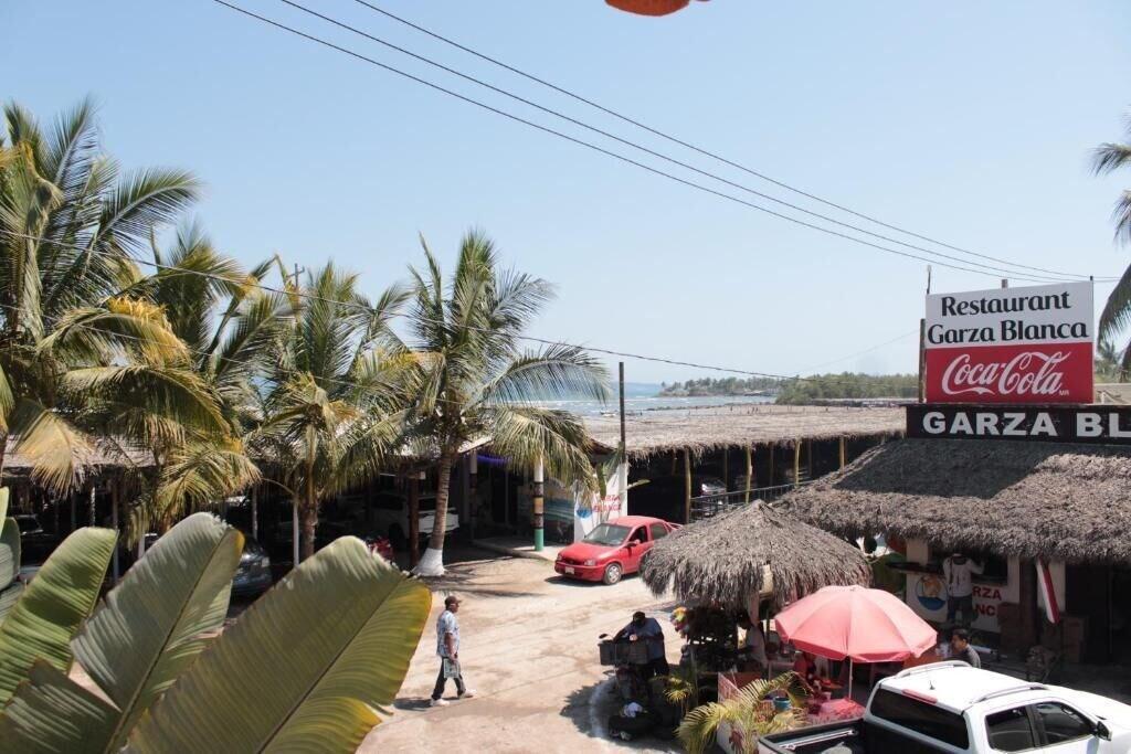 Vista Exterior Bungalows Garza Blanca a Pie de Playa