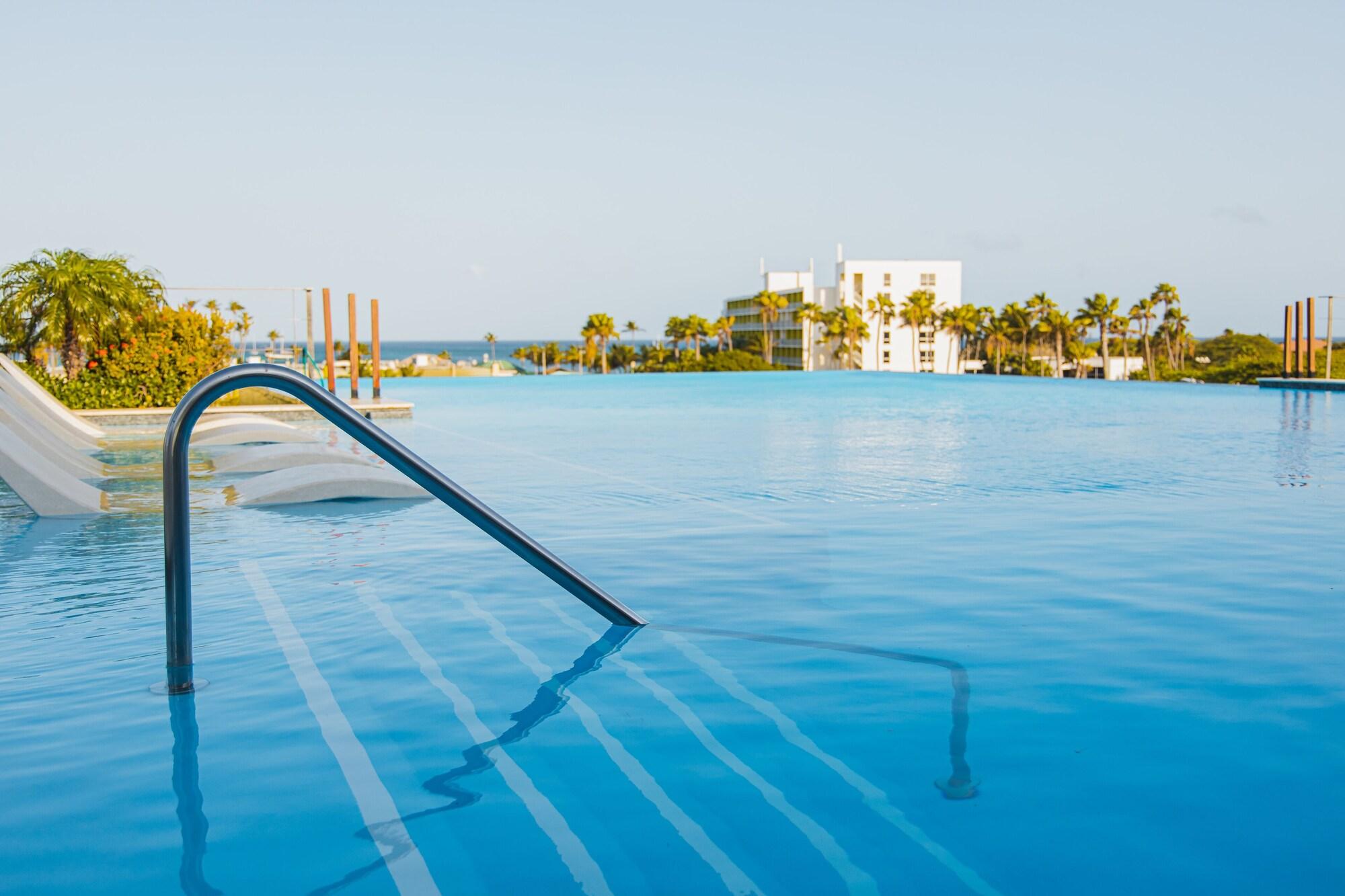 Vista Piscina Radisson Blu Aruba
