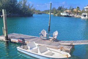 Alquiler Vacacional - 18 ft Centre consul boat and car available. Waterfront property with pool
