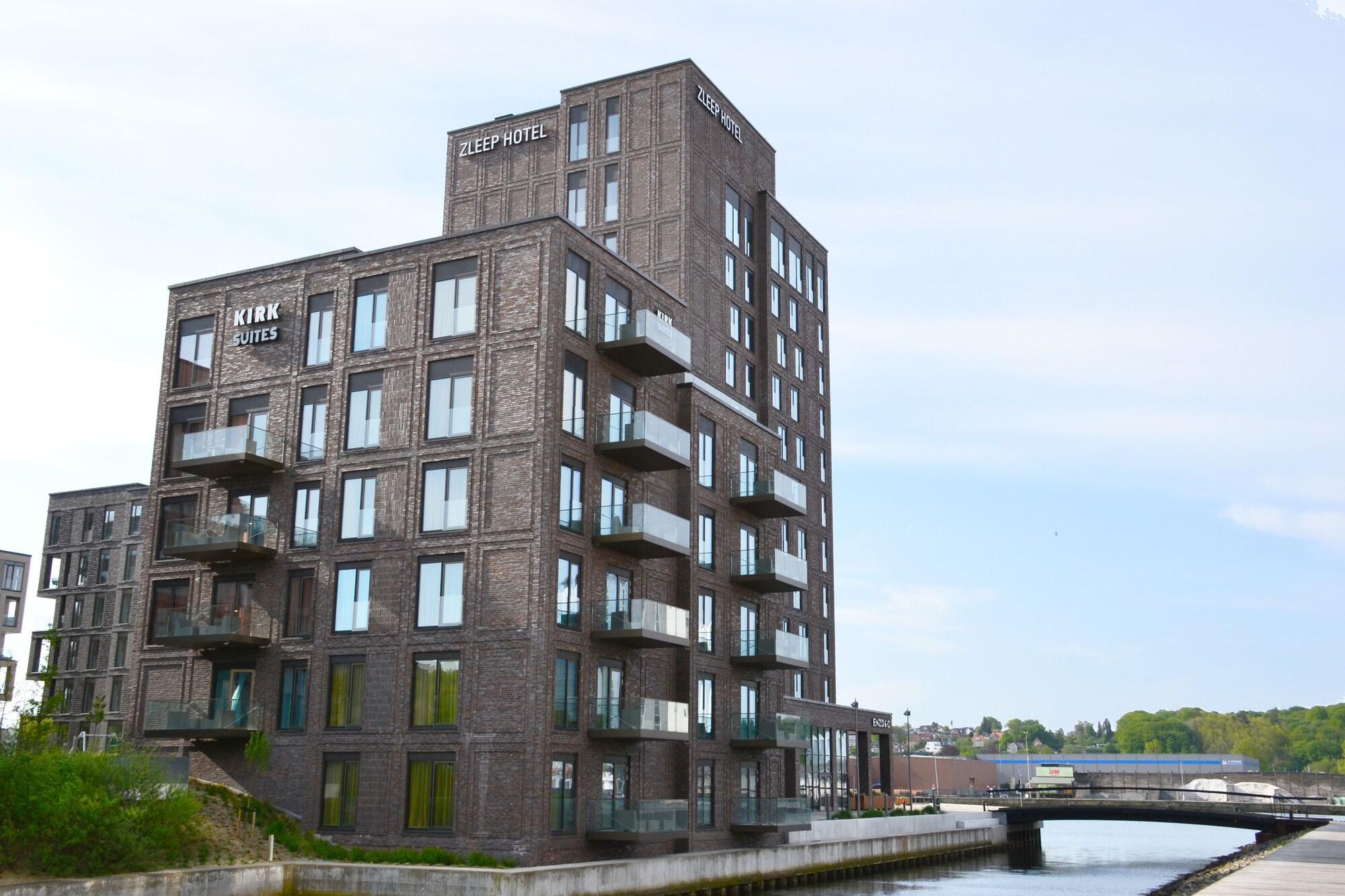 Vista Exterior Kirk Suites