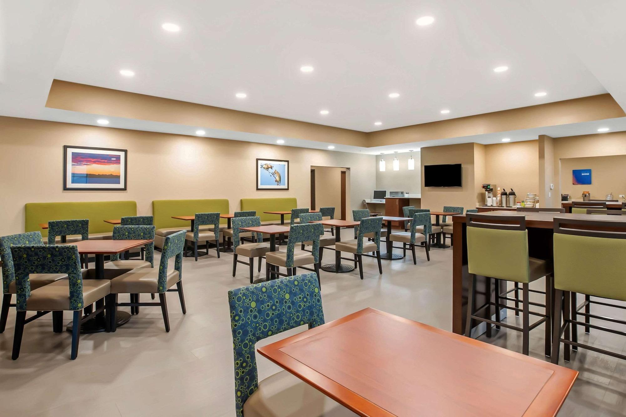 Restaurant Comfort Inn and Suites Ames near ISU Campus