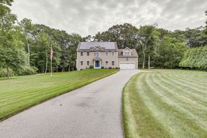 Alquiler Vacacional - Spacious Connecticut Home - Deck, Grill & Fire Pit