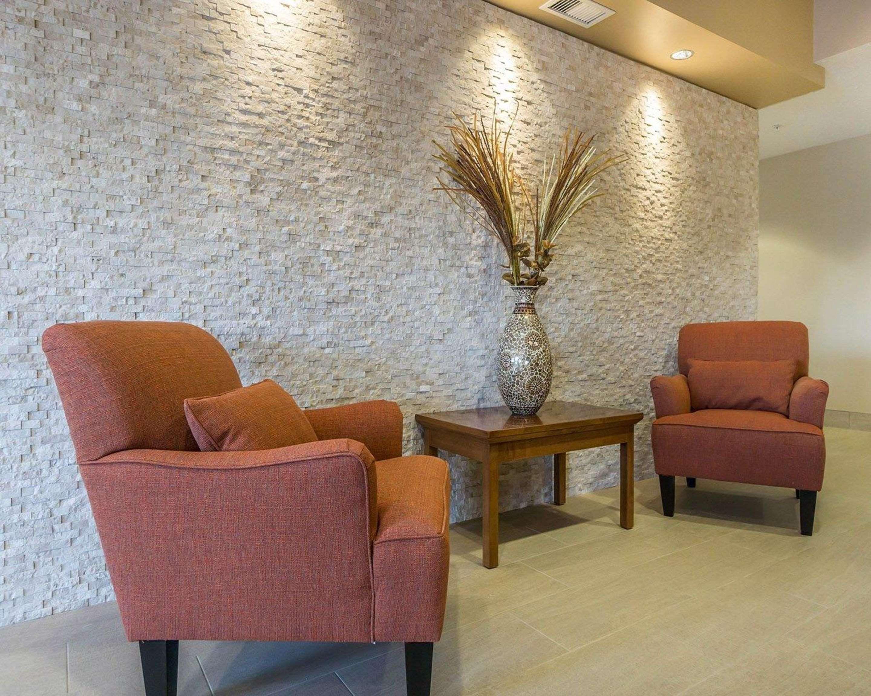 Vista Lobby Comfort Inn & Suites Edmonton International Airport