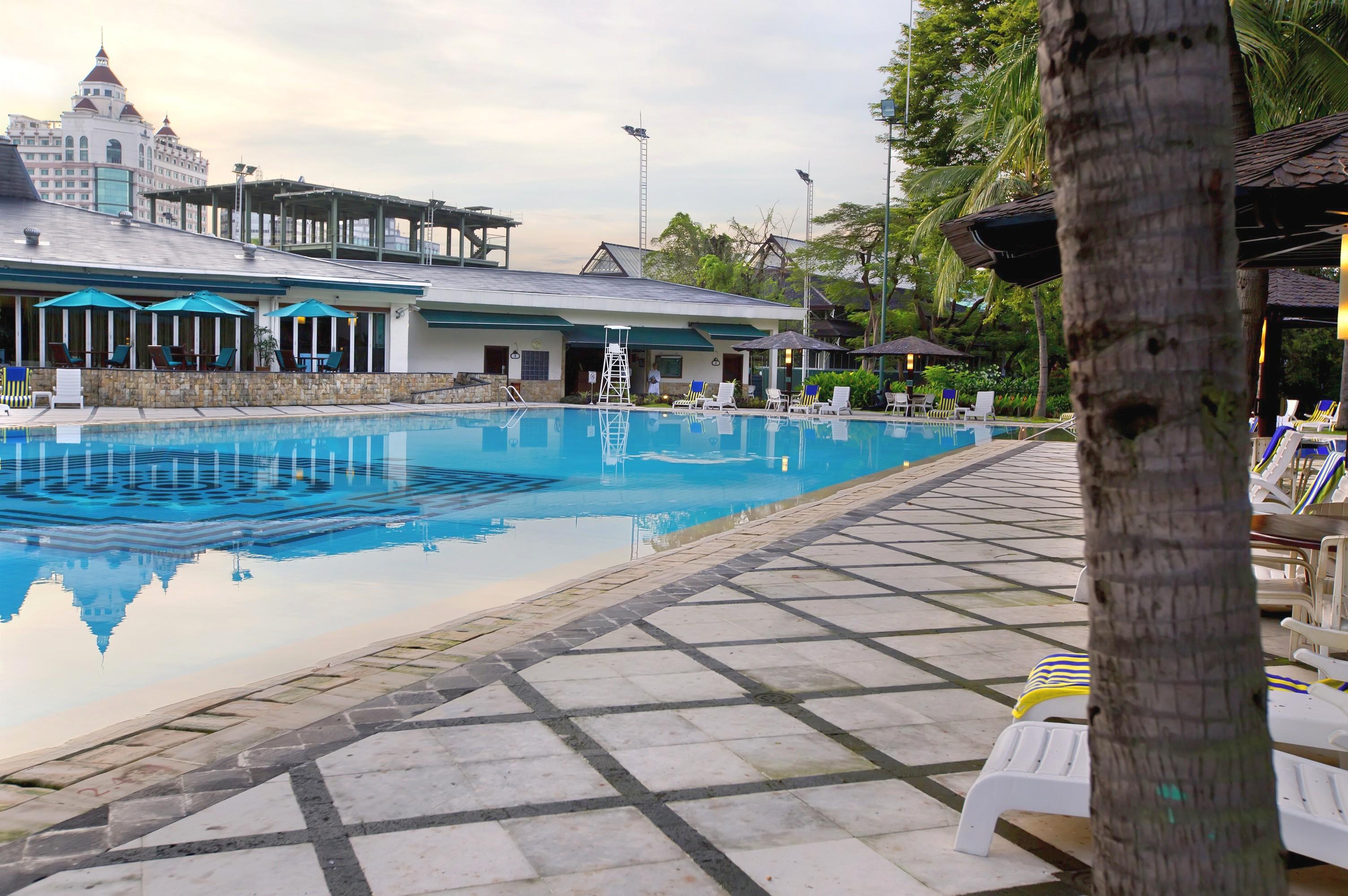 Vista Piscina Hotel Borobudur Jakarta