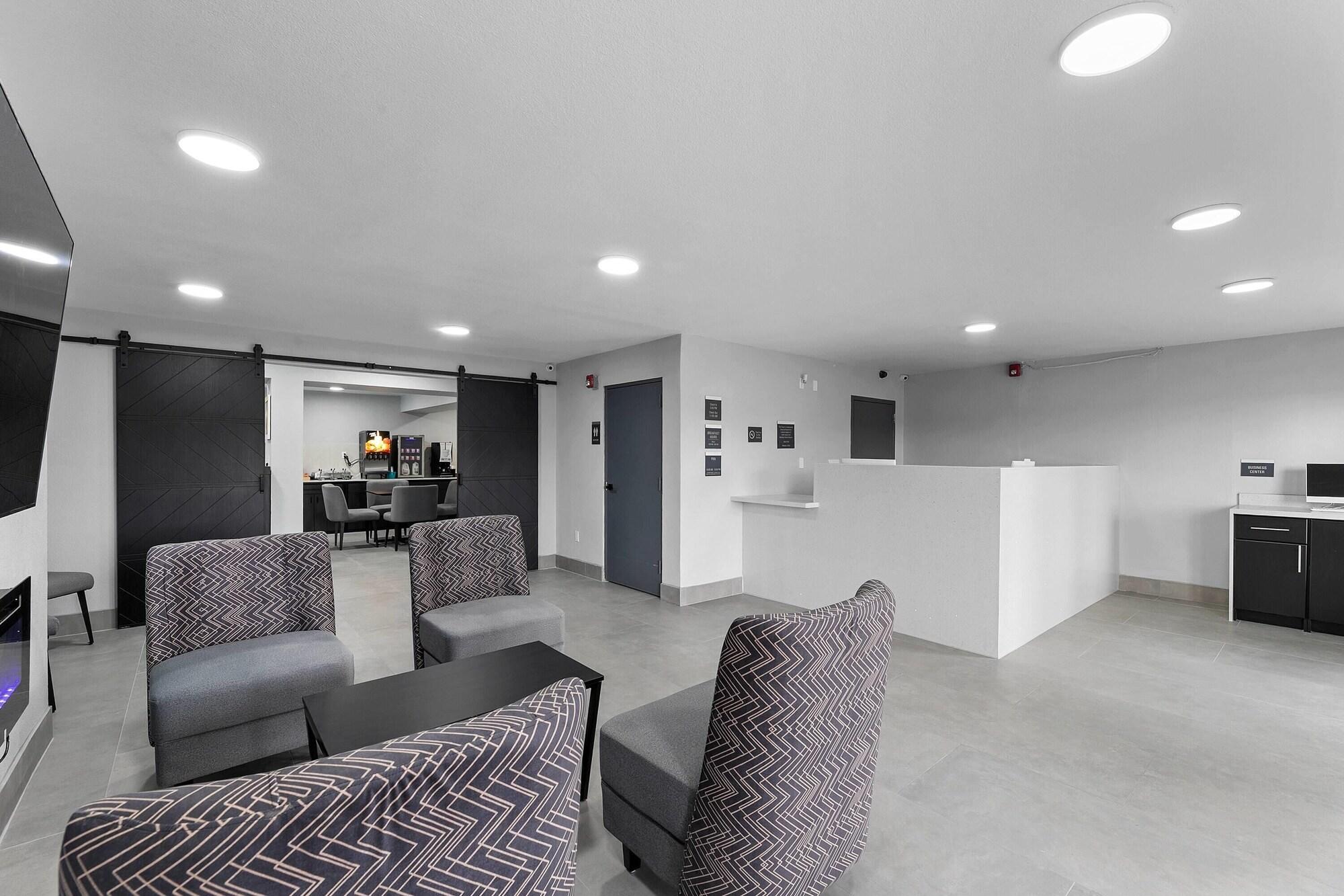 Vista Lobby Days Inn By Wyndham San Antonio Near Lackland Afb