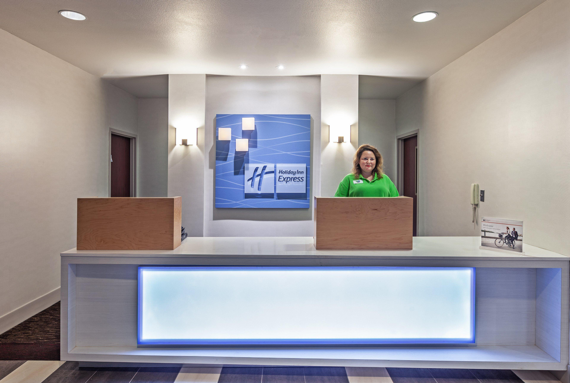 Vista Lobby Holiday Inn Express & Suites Shreveport South Park Plaza by IHG