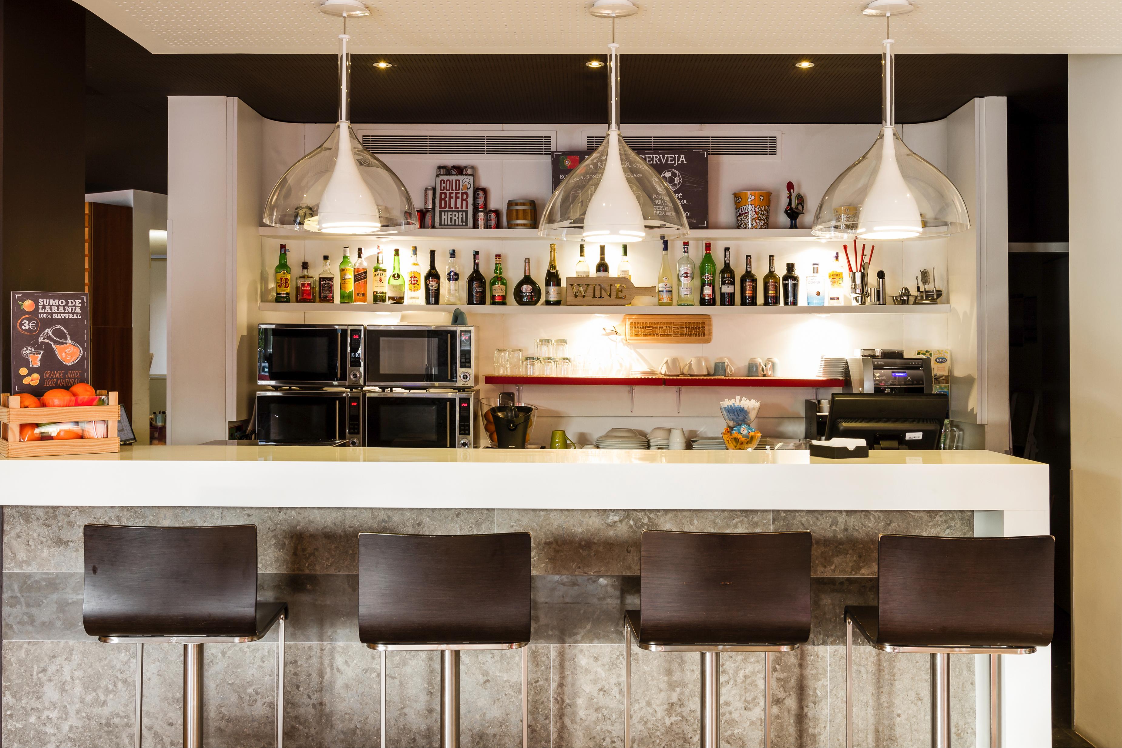Bar/Salón ibis Lisboa Sintra
