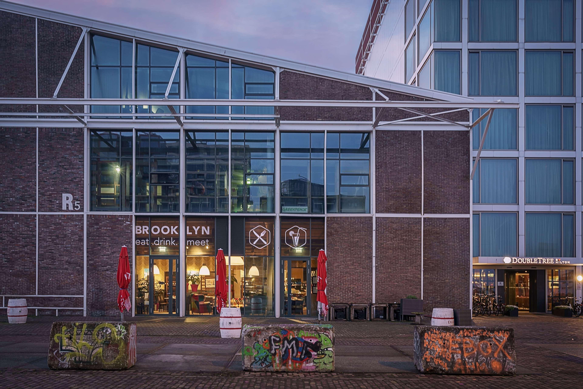 Vista Exterior DoubleTree by Hilton Hotel Amsterdam - NDSM Wharf