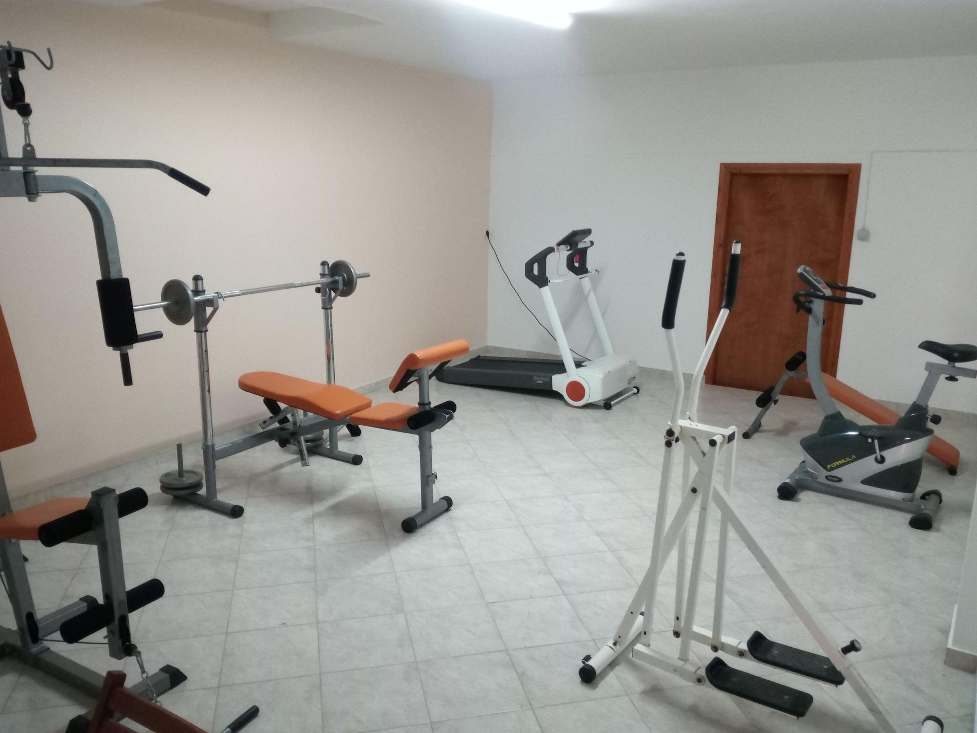 Gimnasio Tarsanas Apartments
