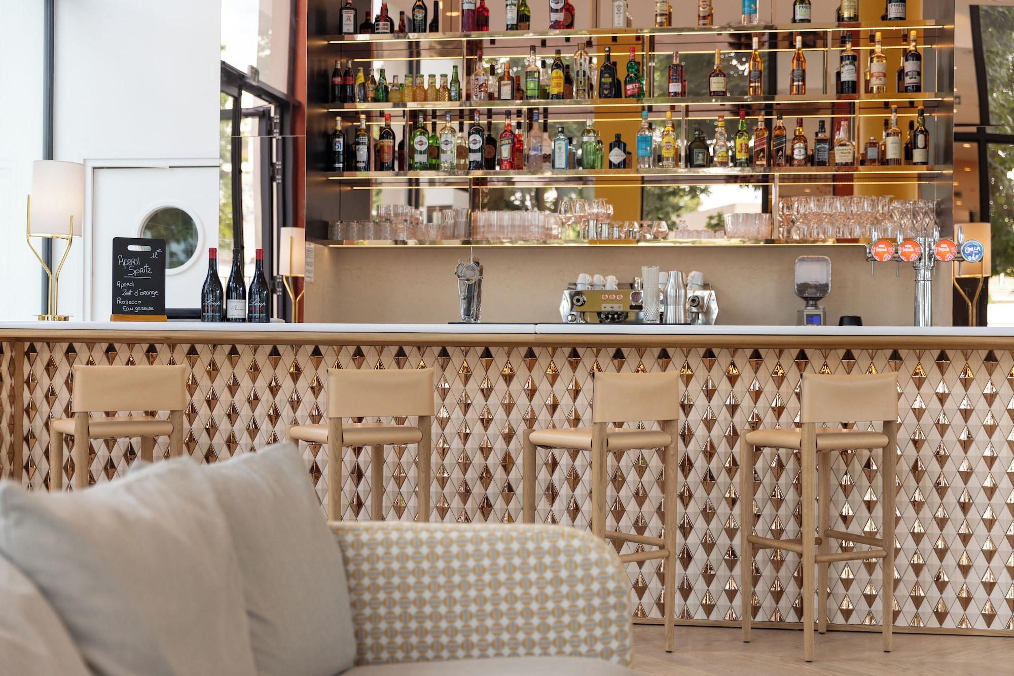 Bar/Salón Kyriad Prestige Asnieres-sur-seine