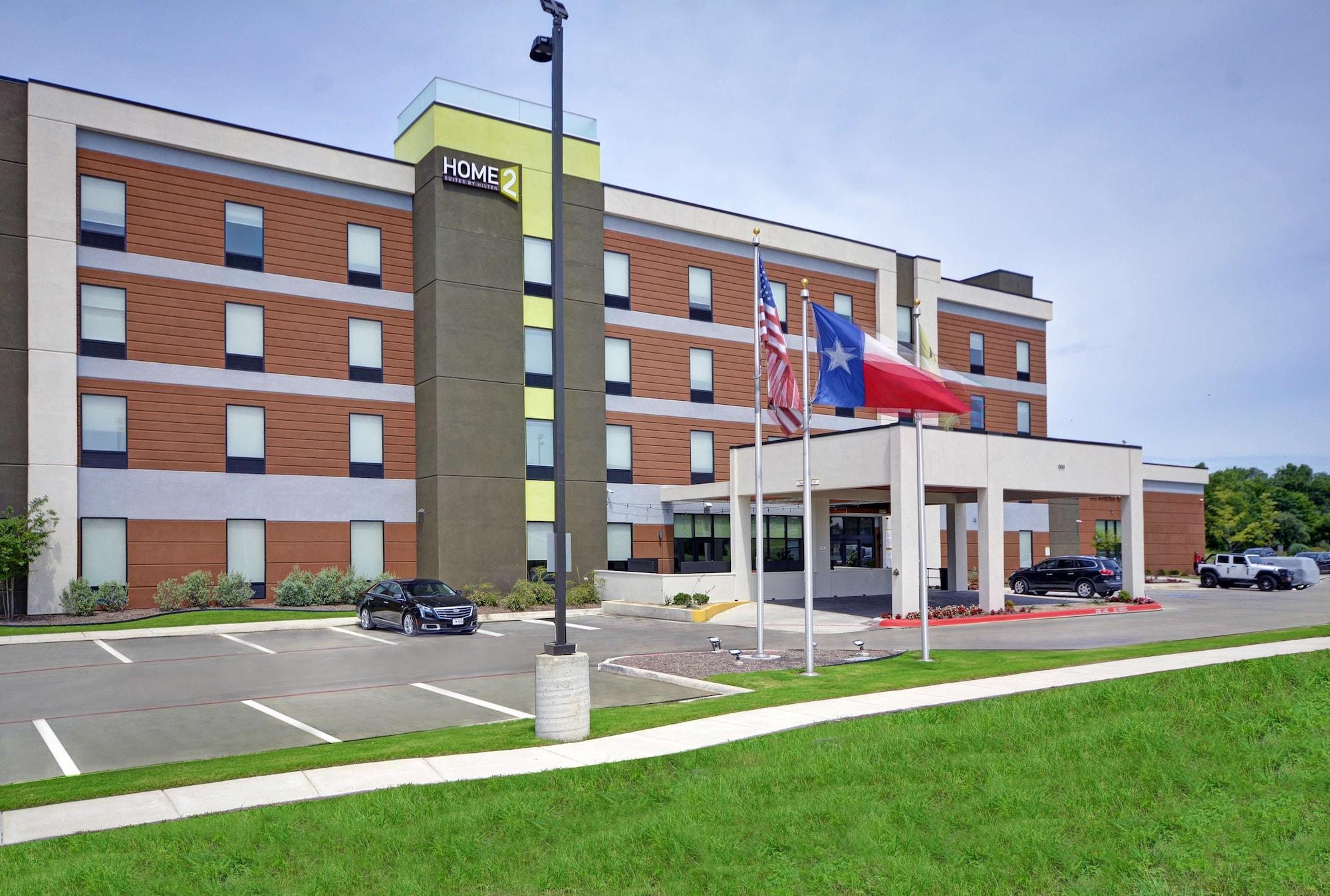Vista Exterior Home2 Suites by Hilton Dallas DeSoto