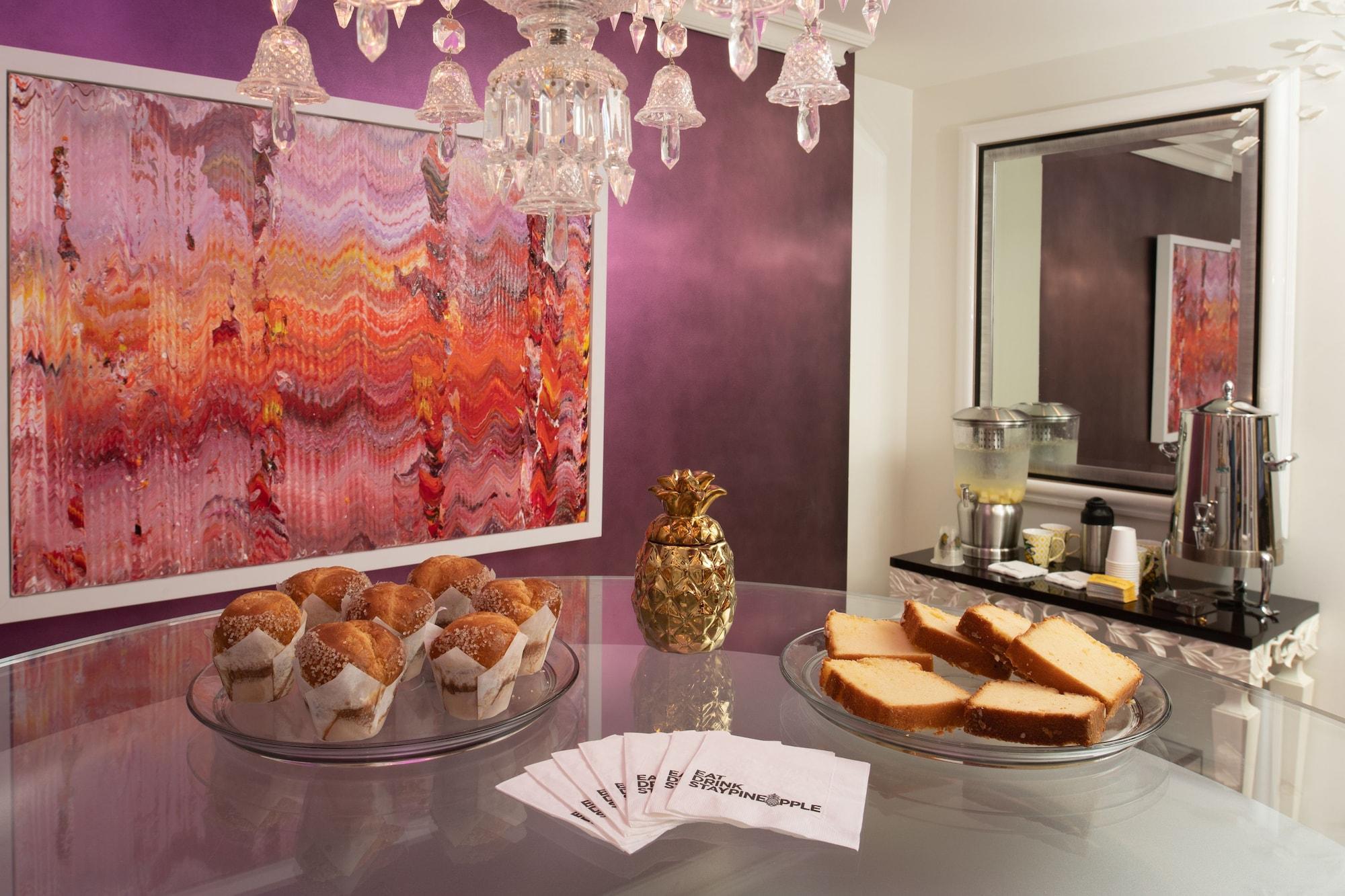 Restaurant Staypineapple, An Artful Hotel, Midtown