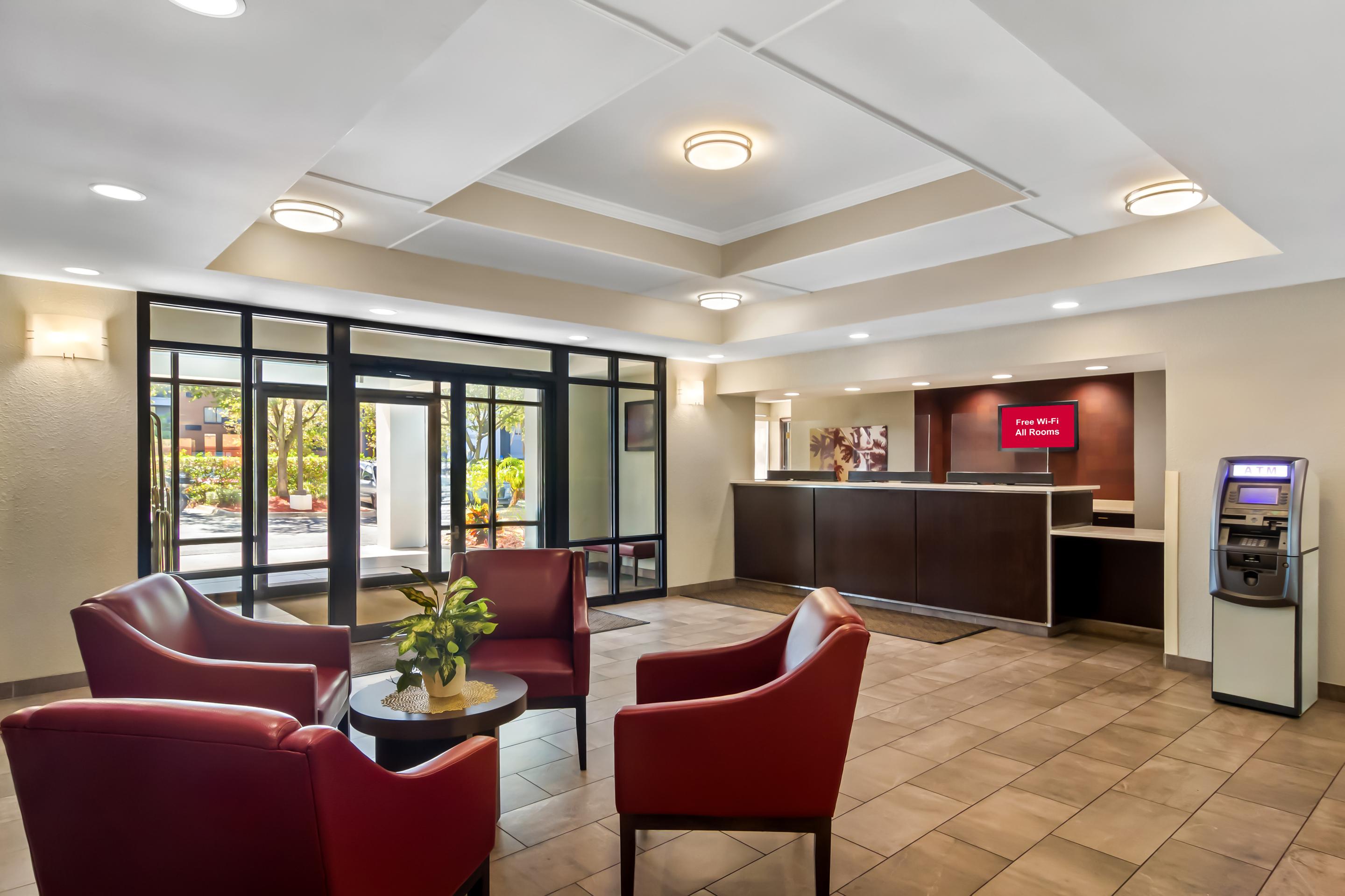 Vista Lobby Red Roof Inn PLUS+ Jacksonville - Southpoint