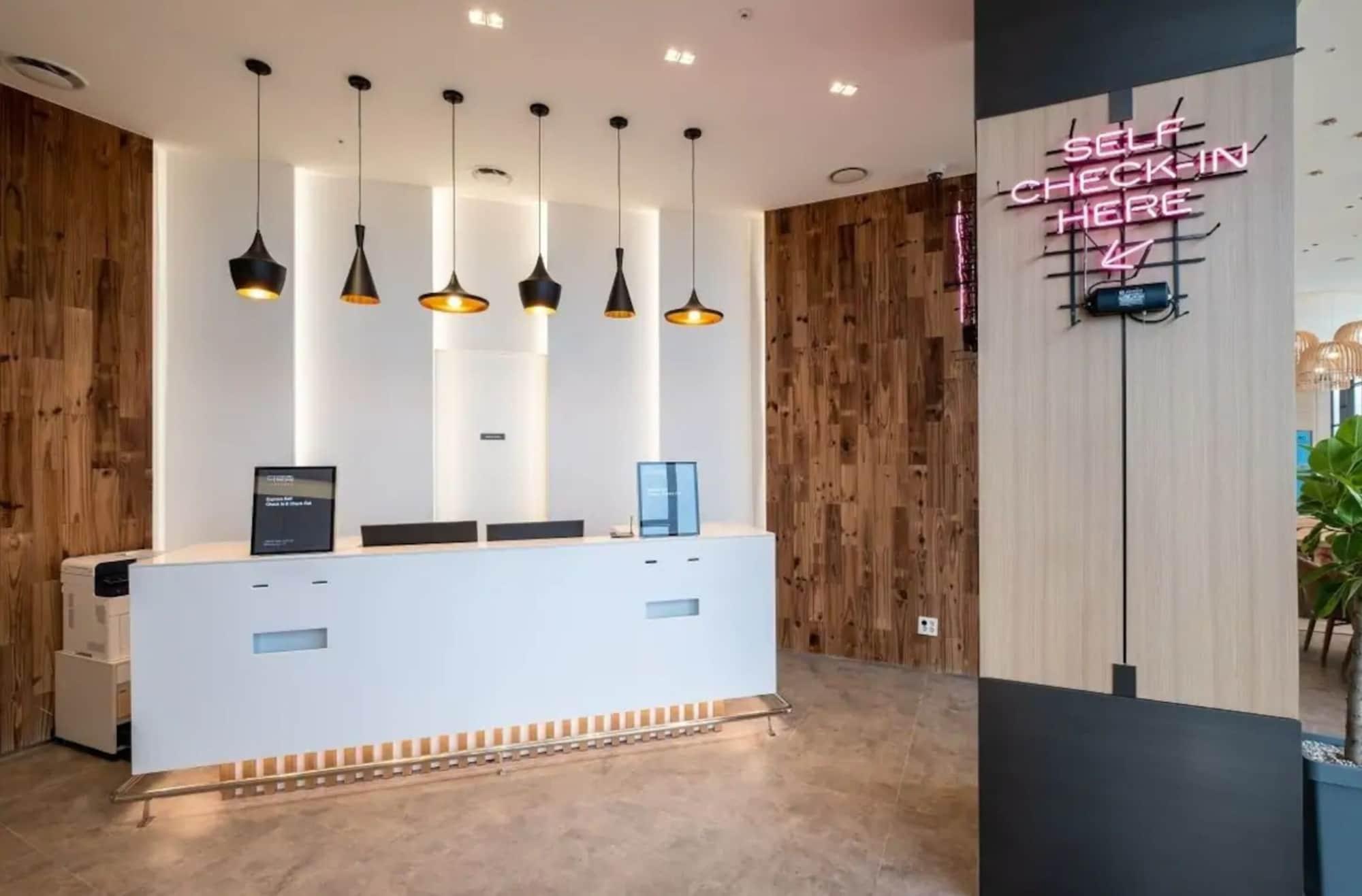 Vista Lobby DARAKHYU Yeosu Capsule Hotel by WALKERHILL