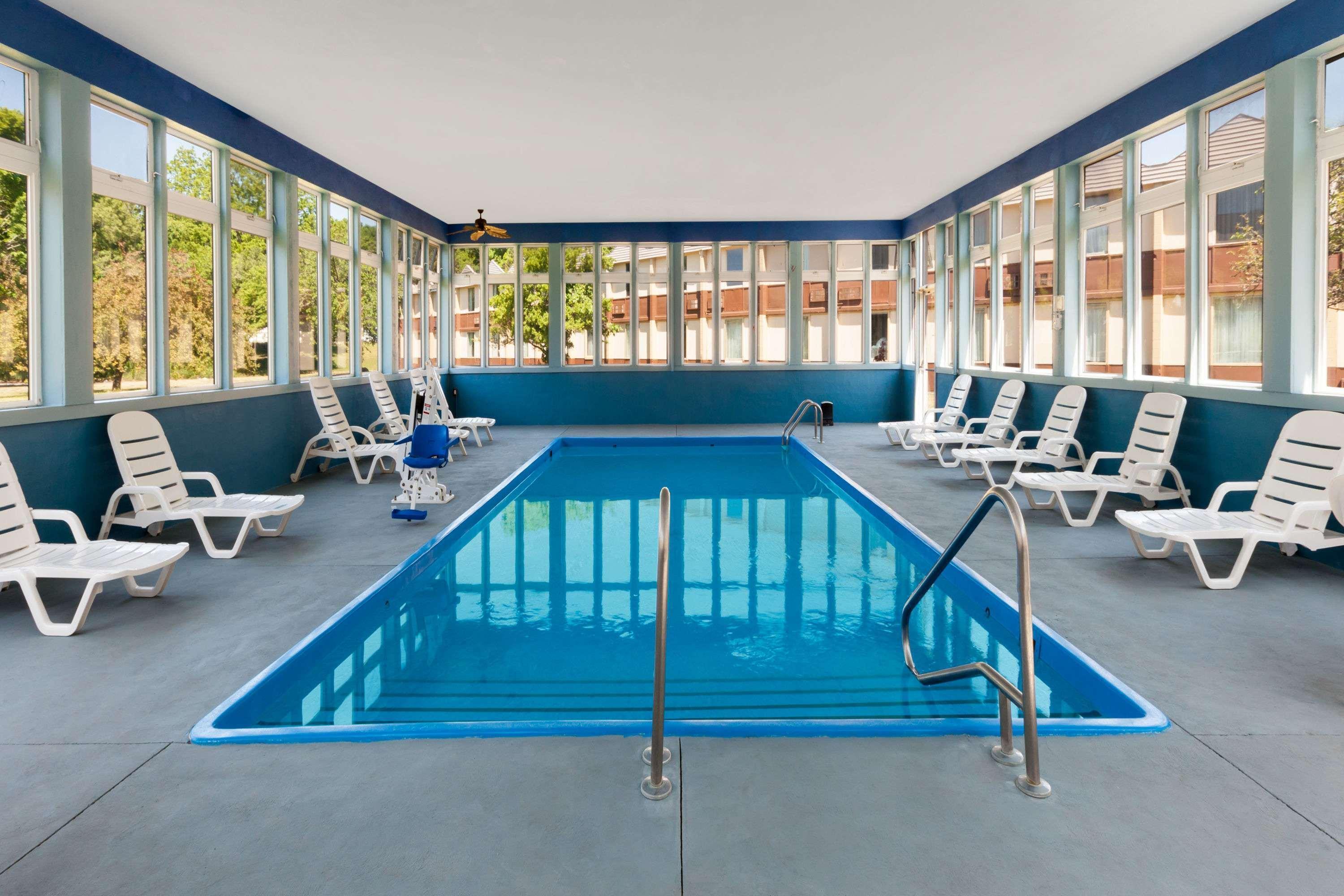 Vista Piscina Days Inn by Wyndham Albion