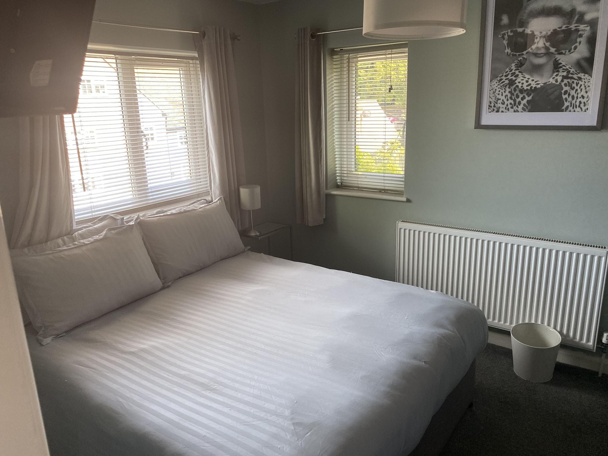 Varios Wellbrook Rooms