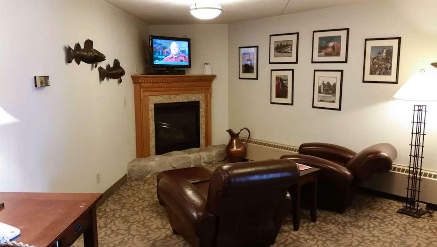 Vista Lobby Hampton Inn & Suites Houghton