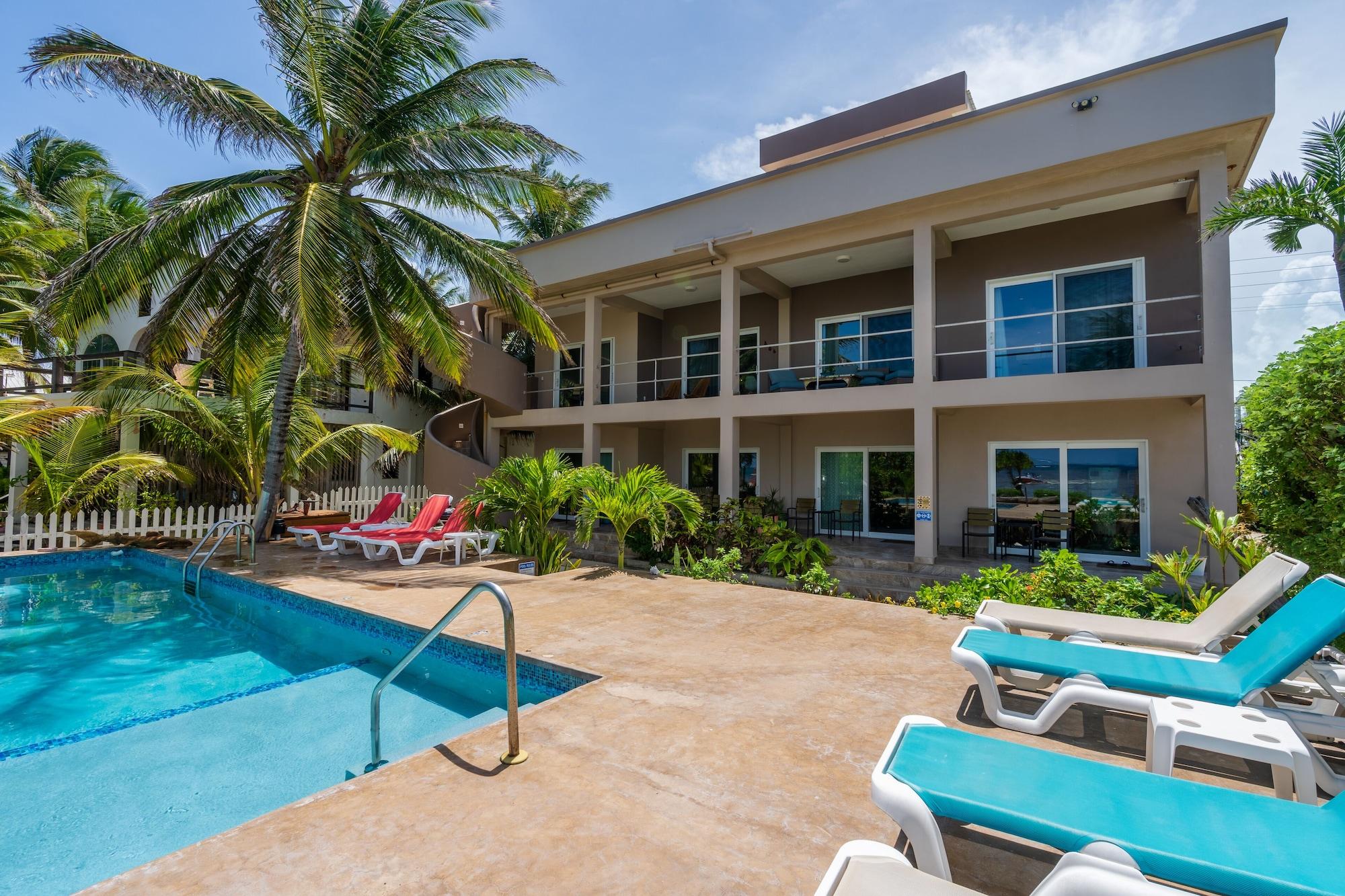 Vista Exterior Twisted Palm Villas