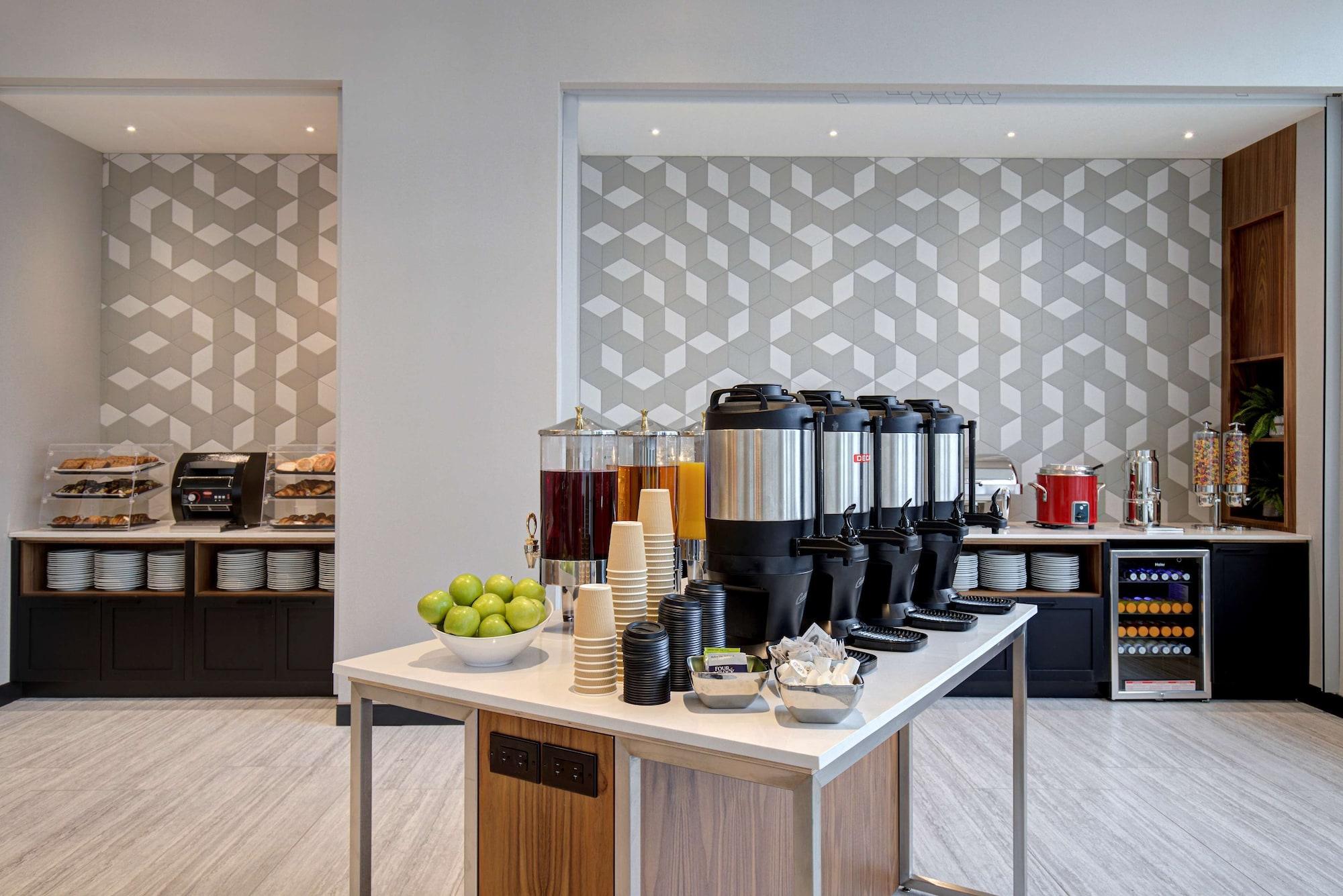 Restaurant Homewood Suites by Hilton Montreal Downtown, QC