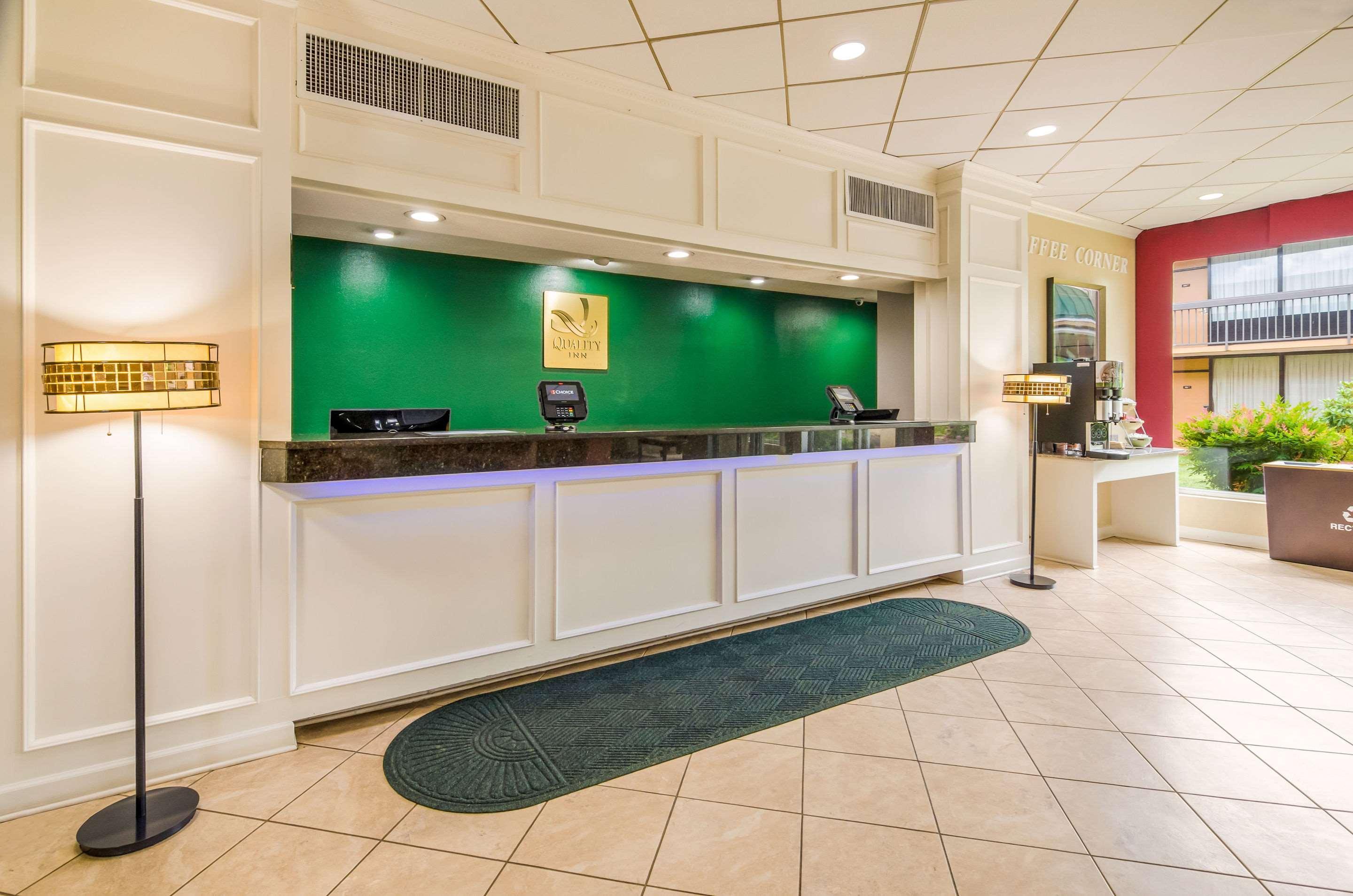 Vista Lobby Quality Inn Roanoke Airport