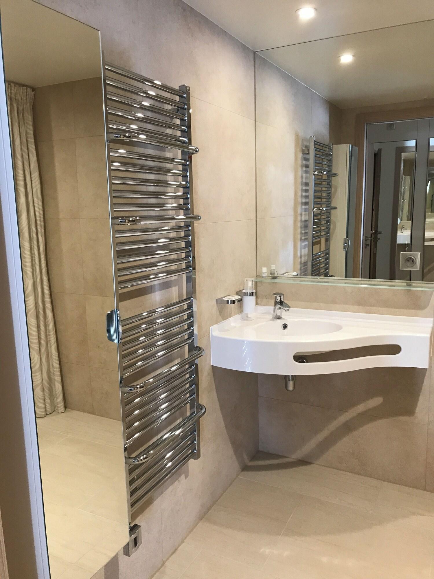 Equipamiento de Habitación ZENAO MONTREUIL CROIX DE CHAVAUX