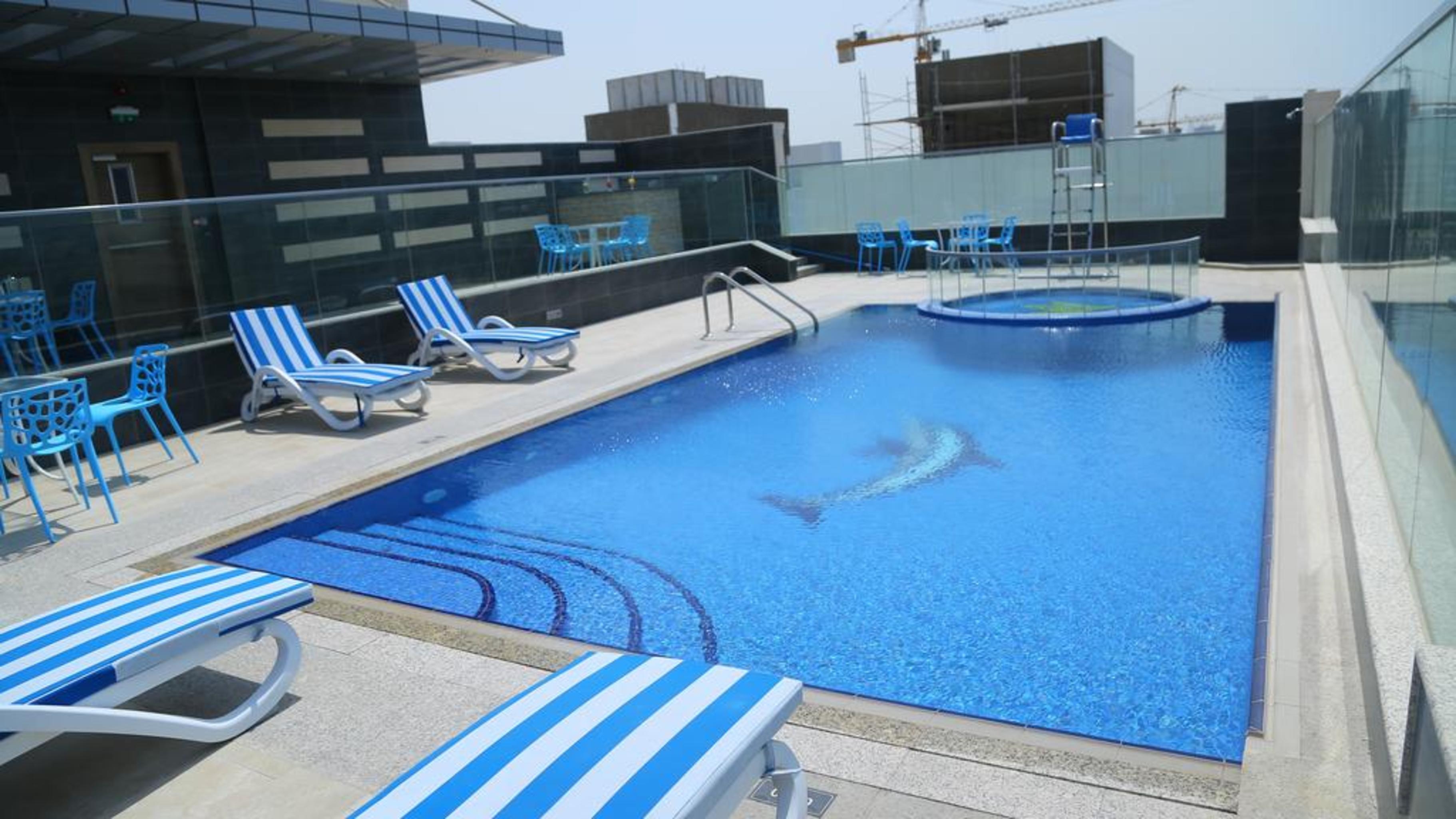 Vista da piscina Tulip Al Barsha Hotel Apartments