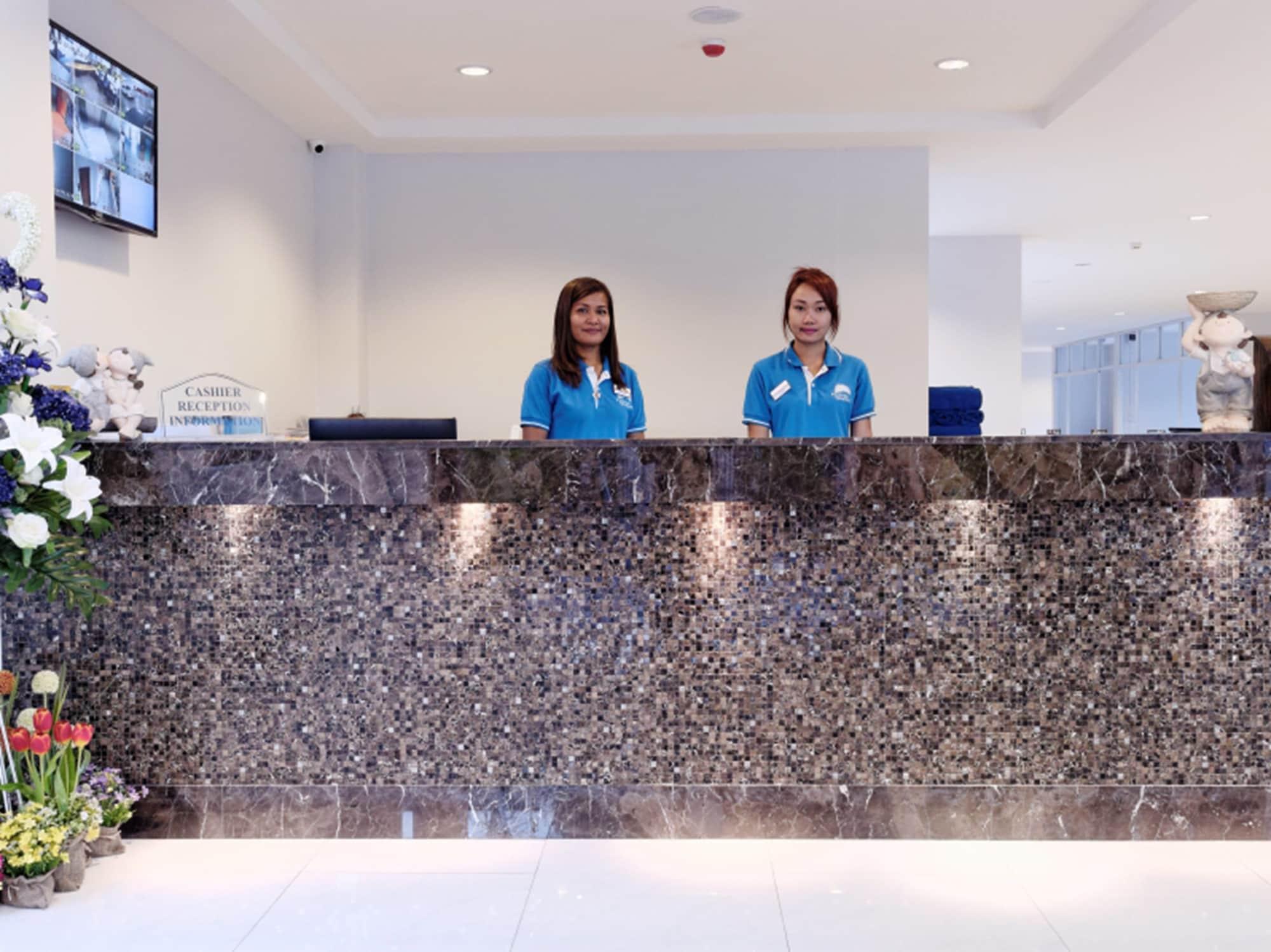 Vista Lobby Pattaya Blue Sky