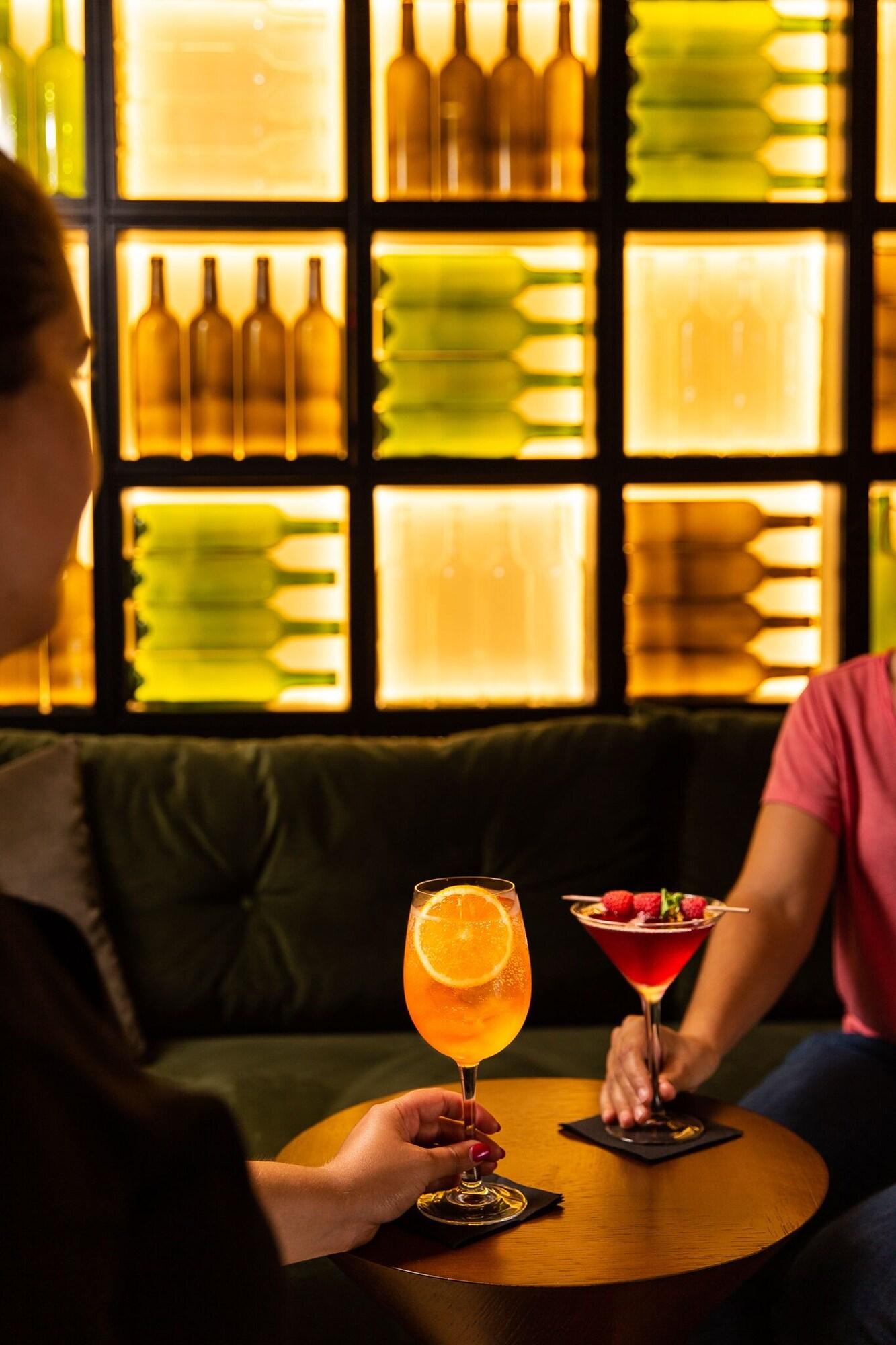 Bar/Salón Gallery Townhouse & Home