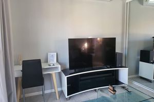 Alquiler Vacacional - Top View Deluxe Self-Contained Room No 3 with Balcony Overlooking Swimming Pool.