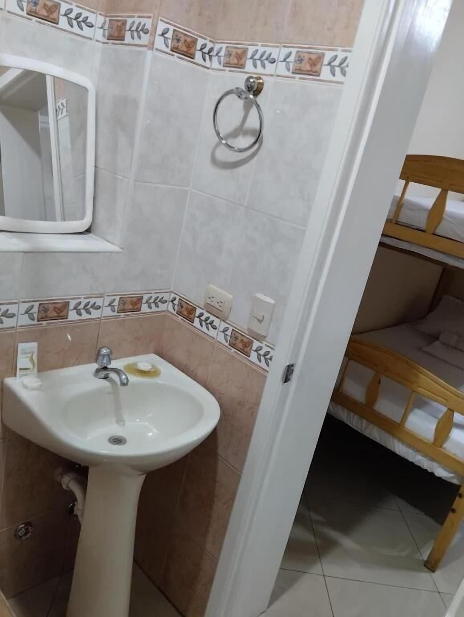 Equipamiento de Habitación Jeshua Inn Guayaquil
