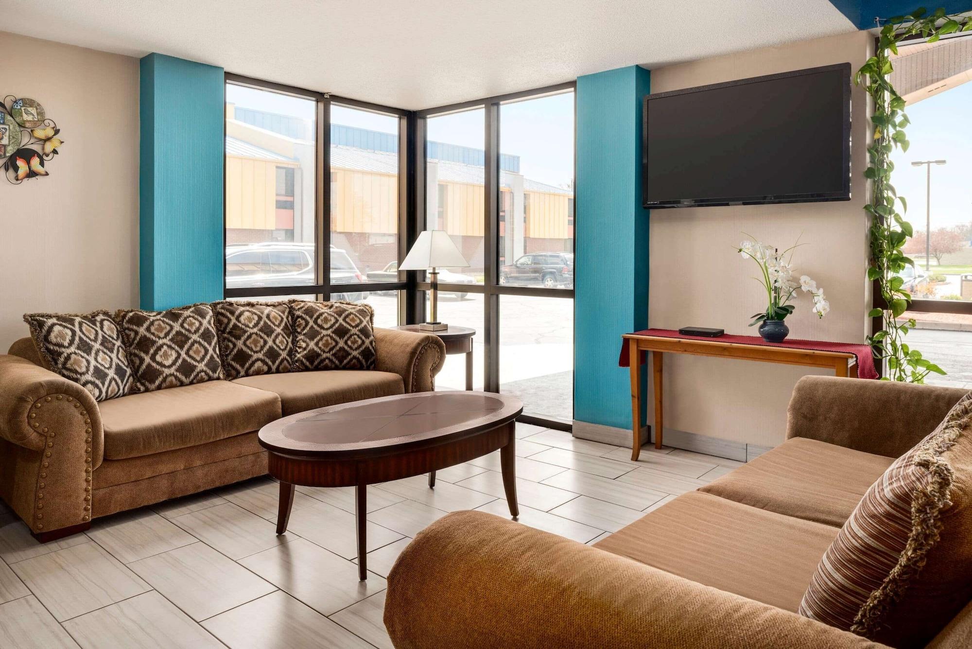Vista Lobby Baymont by Wyndham Muncie Near Ball State University