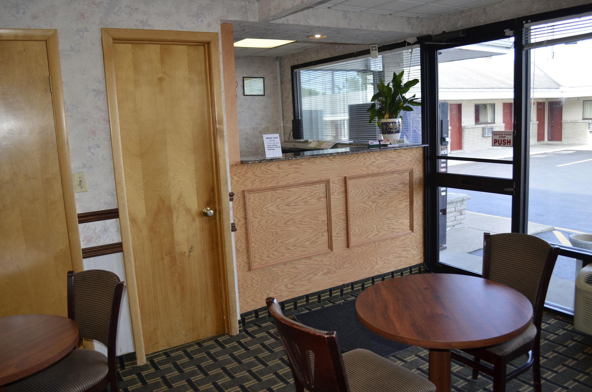 Vista Lobby Budget Inn Buffalo Airport