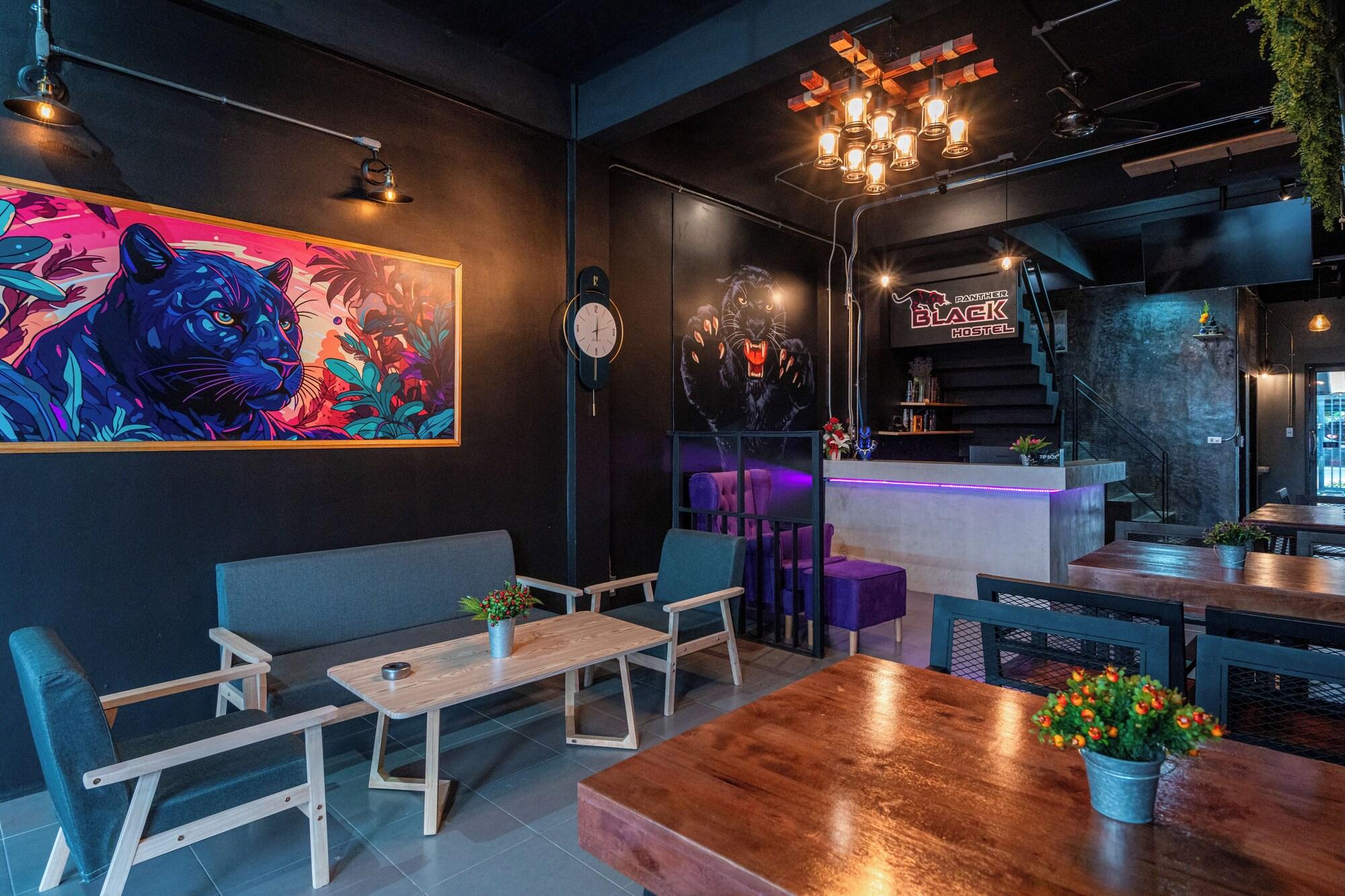 Varios Black Panther Hostel