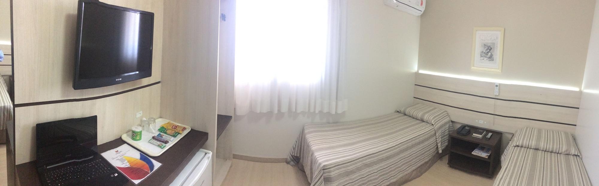 Varios Barigui Park Hotel